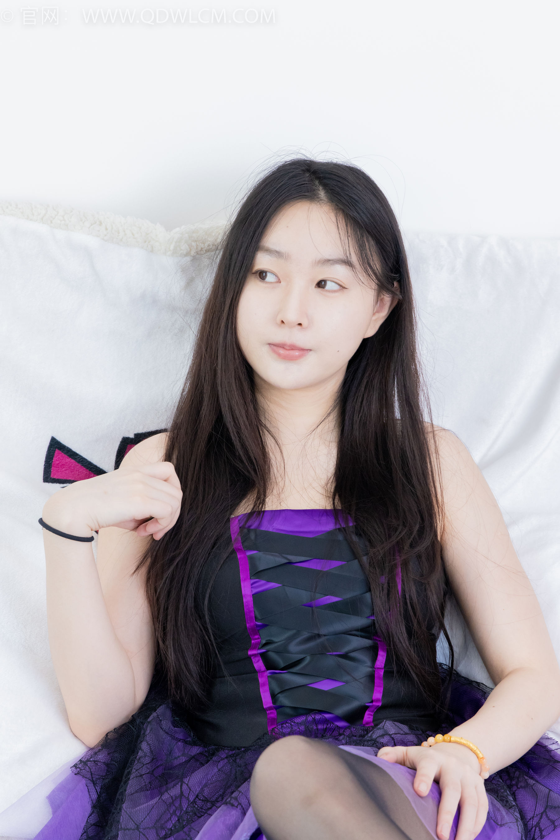 View - 物恋传媒 - Chiness Model  No.2061 美兔 -花瓣掉落 - 图库库