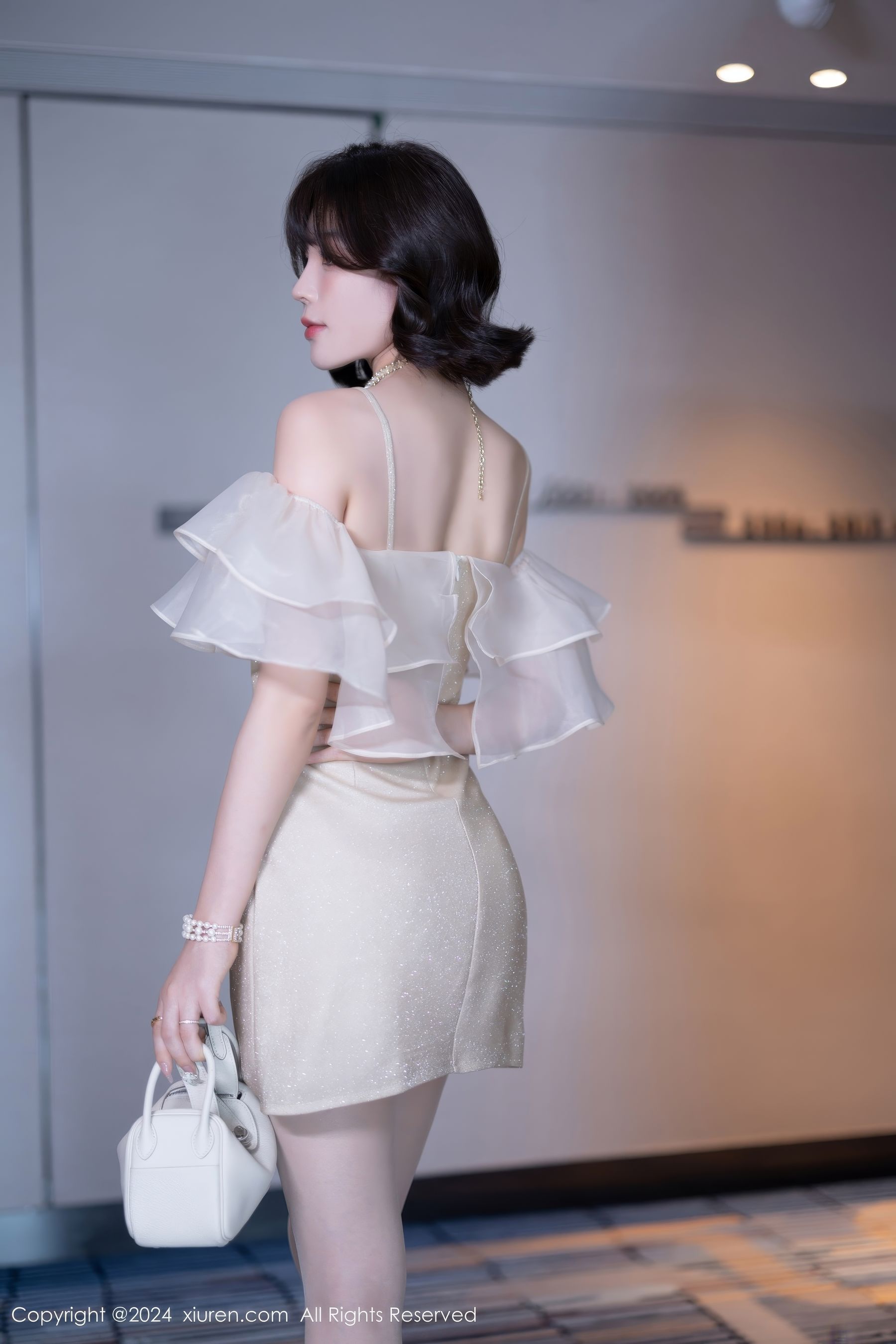 View - [XiuRen] 2024.07.25 No.8917 徐莉芝Booty - 图库库