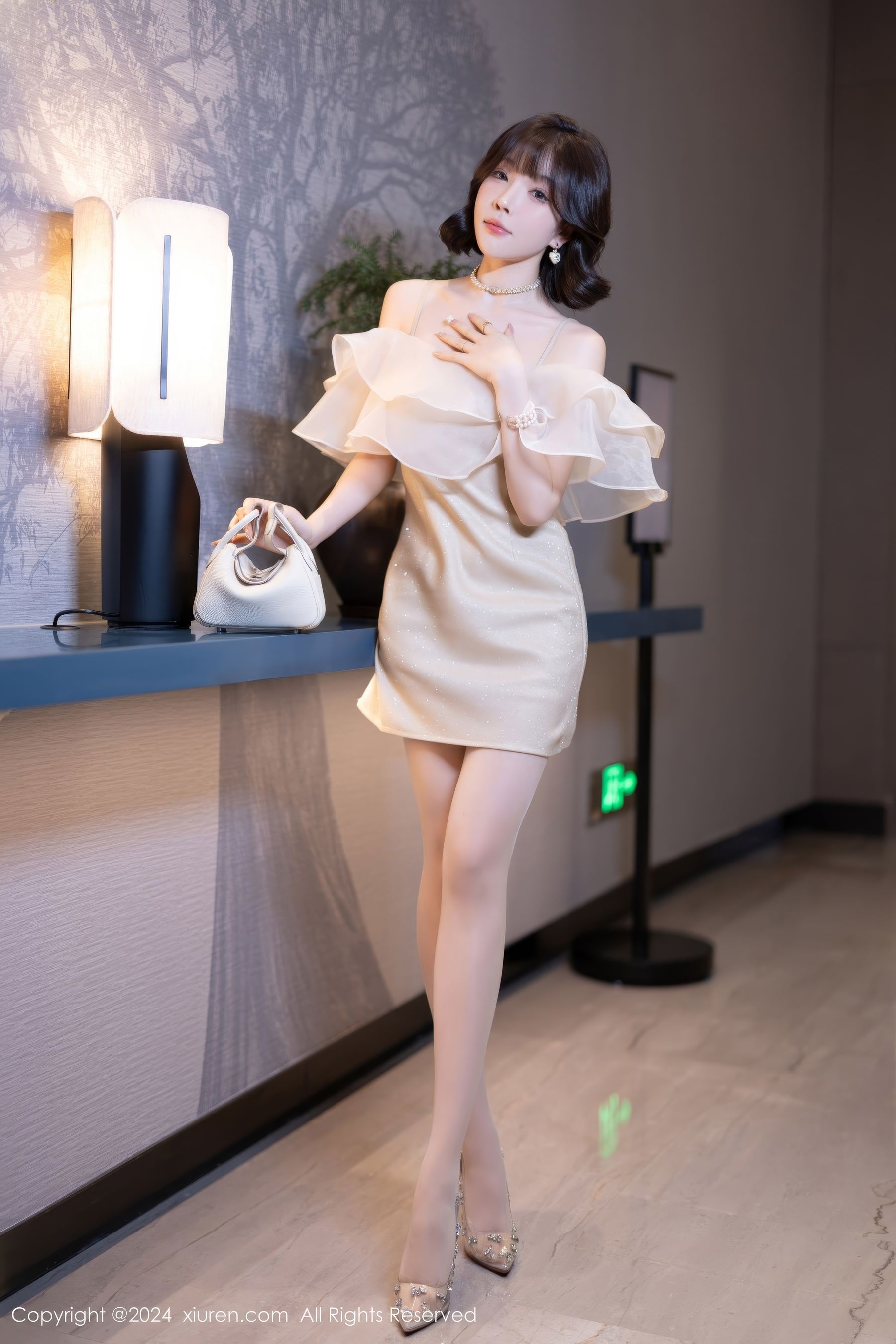 View - [XiuRen] 2024.07.25 No.8917 徐莉芝Booty - 图库库