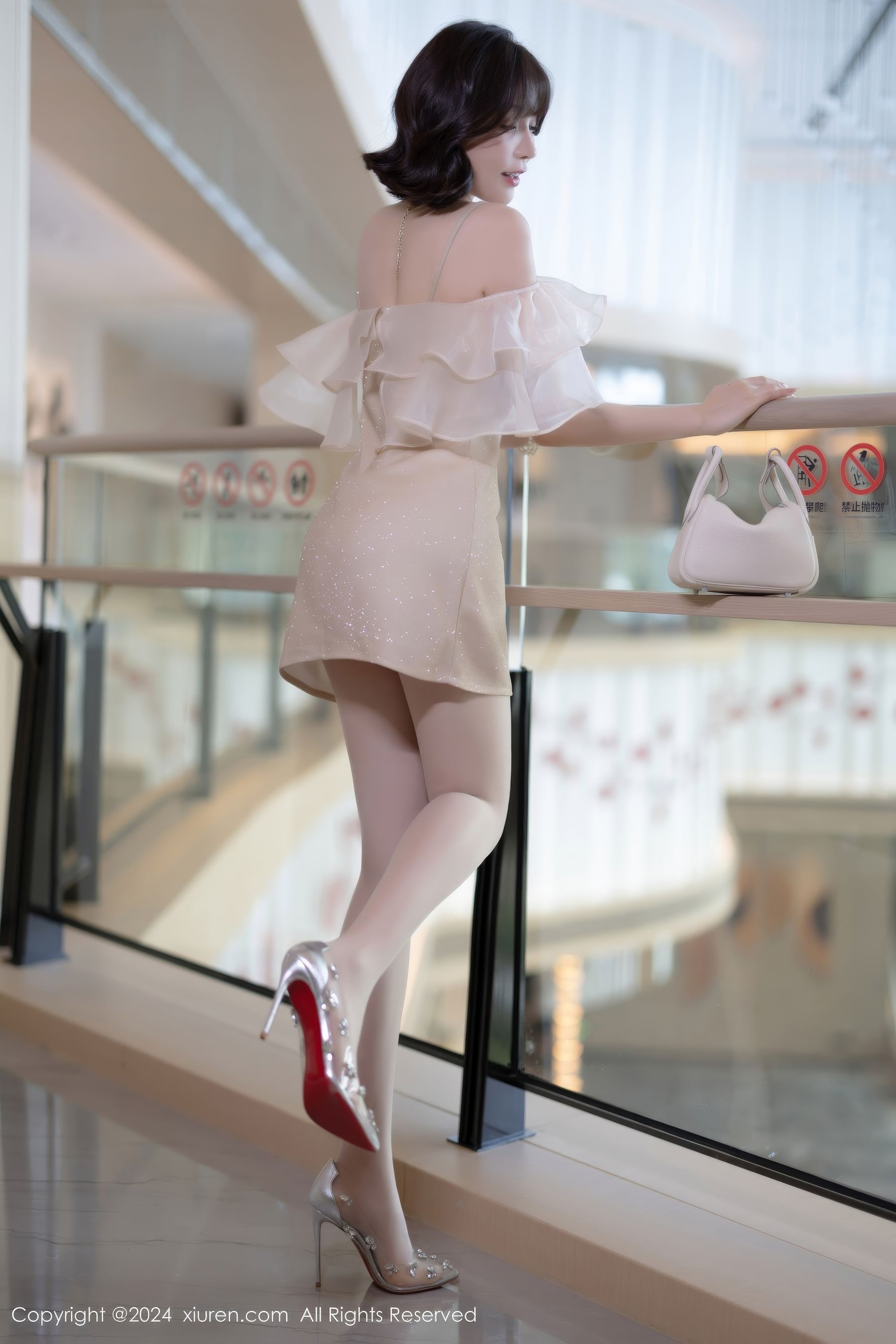 View - [XiuRen] 2024.07.25 No.8917 徐莉芝Booty - 图库库