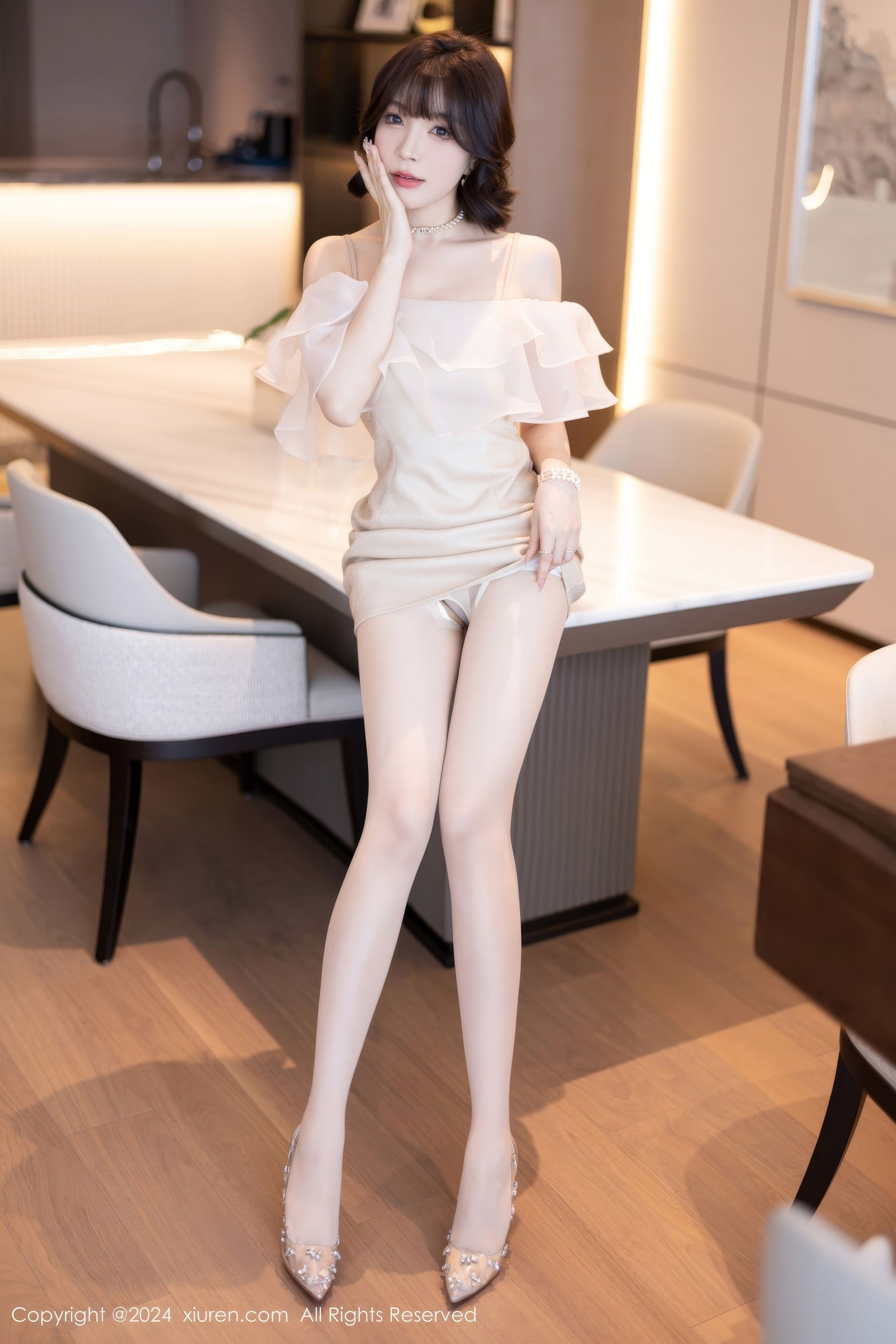 View - [XiuRen] 2024.07.25 No.8917 徐莉芝Booty - 图库库