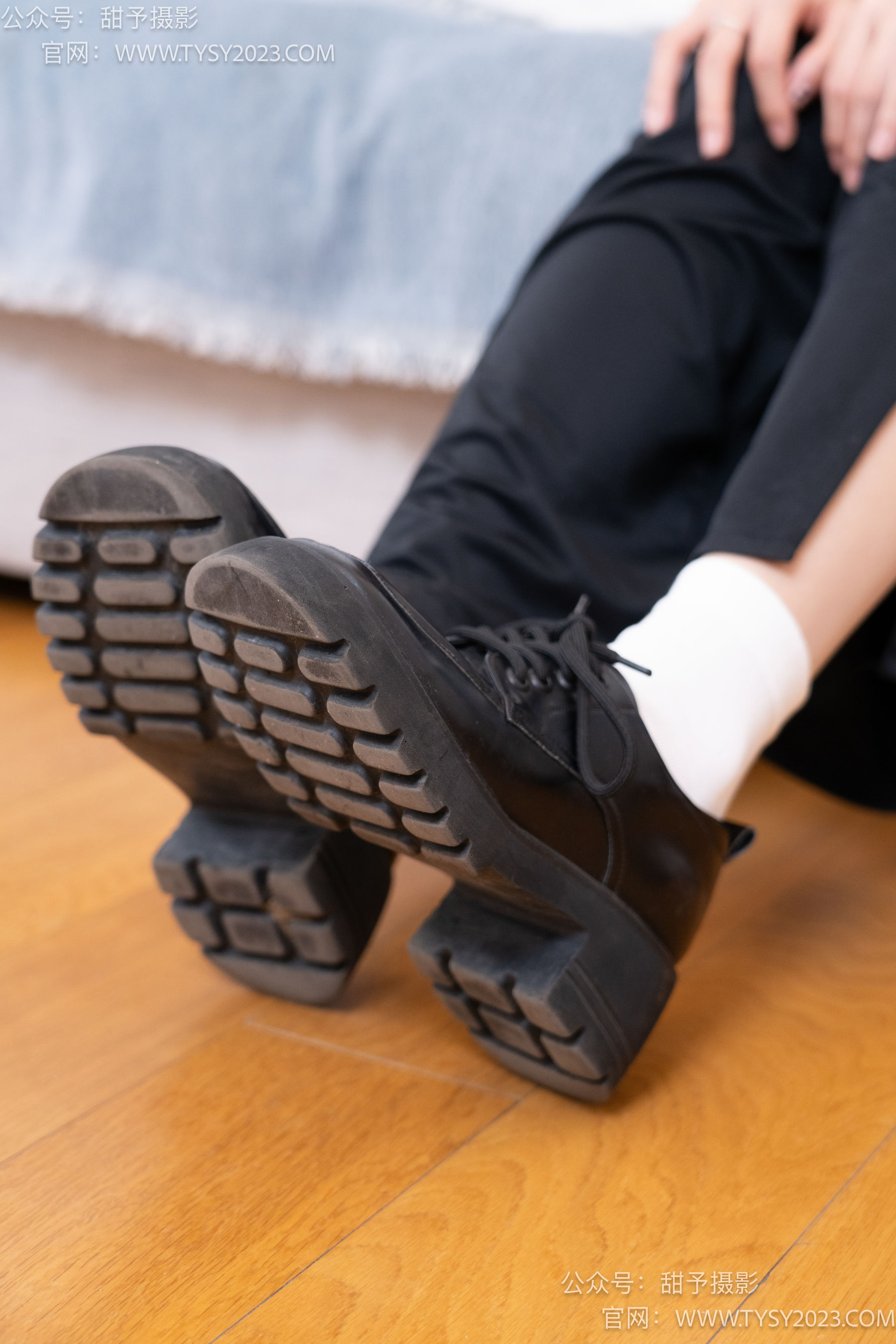 Gallery - 甜予摄影 No.054 雪梨 -皮鞋、白棉袜、肉丝 - 图库库