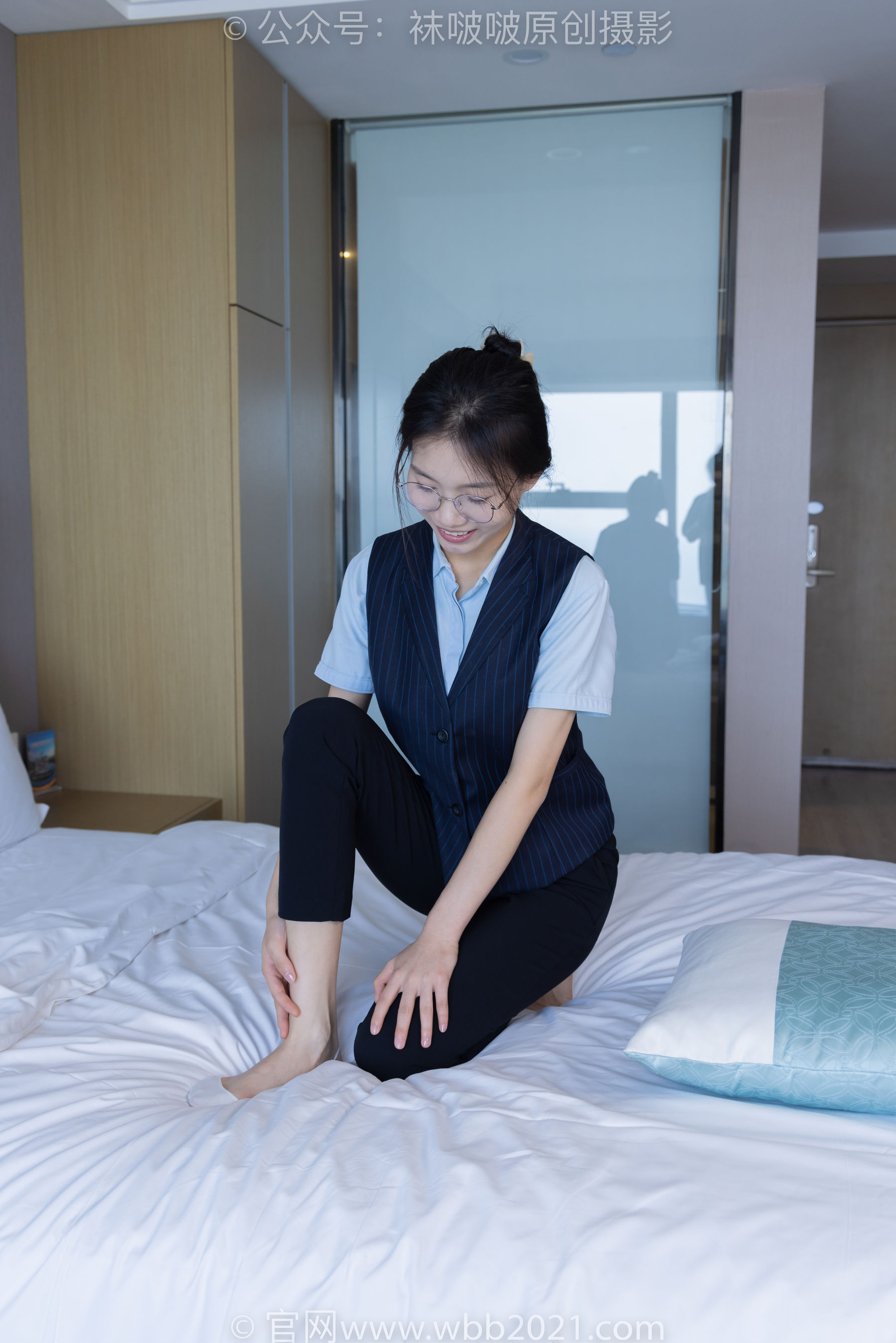 View - BoBoSocks袜啵啵 - Chiness Model  No.413 芝士 -高跟鞋、白色吊带船袜、银行制服 - 图库库