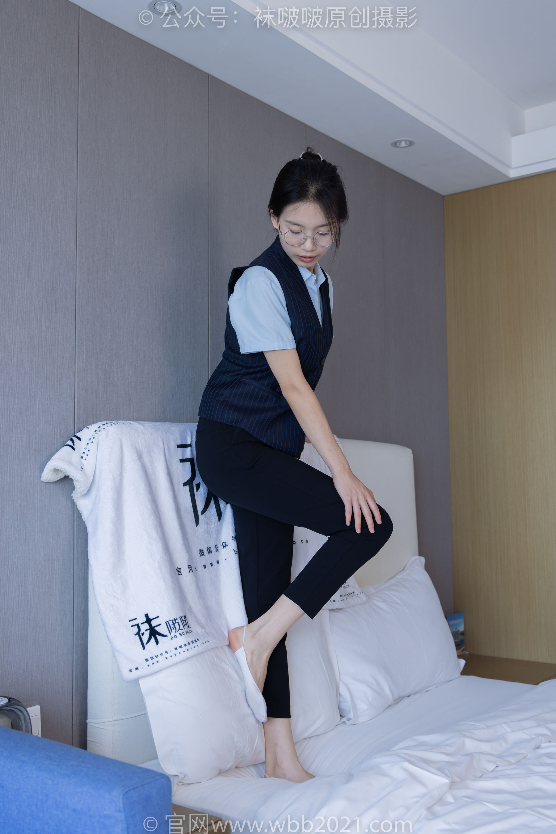 View - BoBoSocks袜啵啵 - Chiness Model  No.413 芝士 -高跟鞋、白色吊带船袜、银行制服 - 图库库