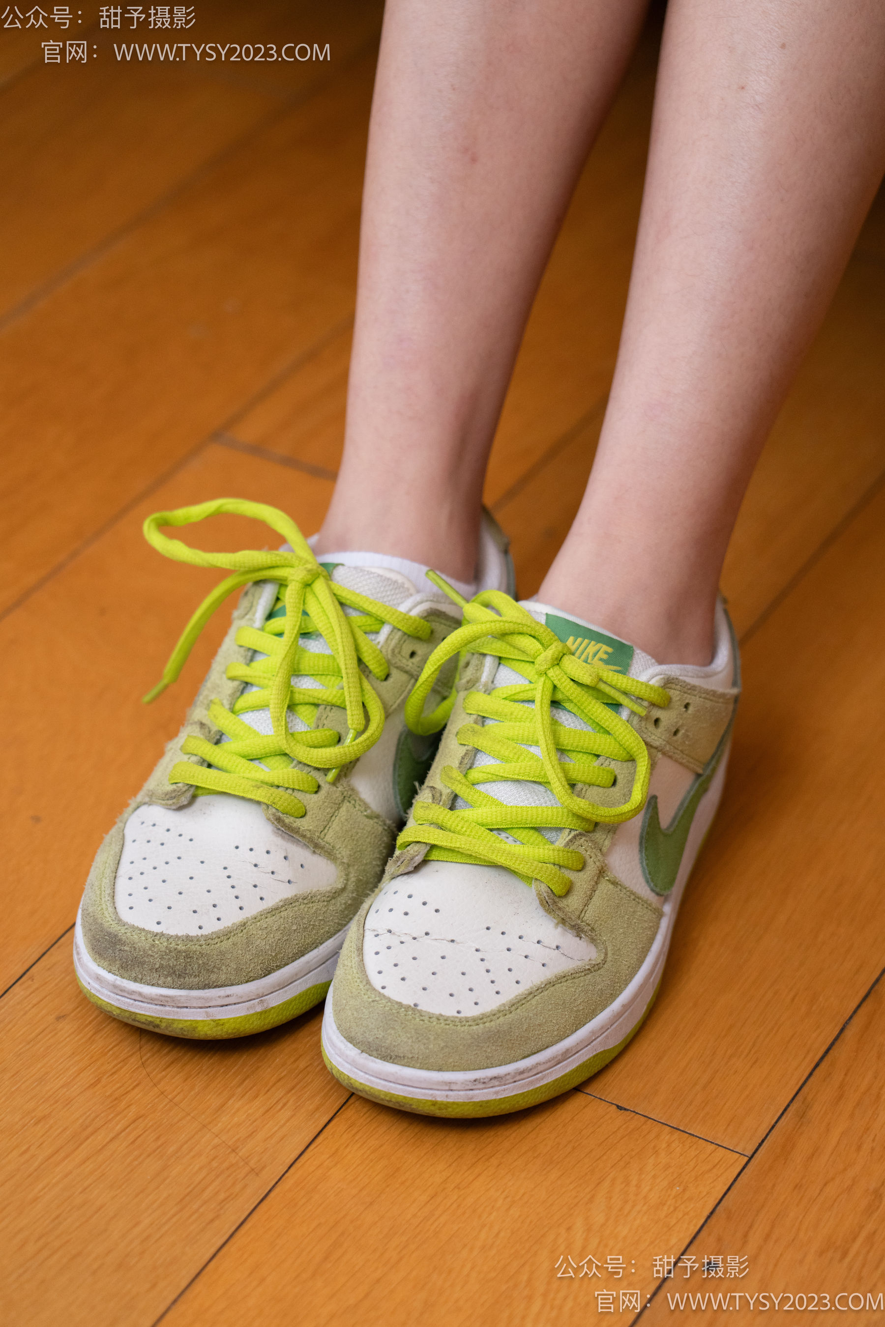 Gallery - 甜予摄影 No.041 思思 -板鞋、白棉袜、裸足 - 图库库