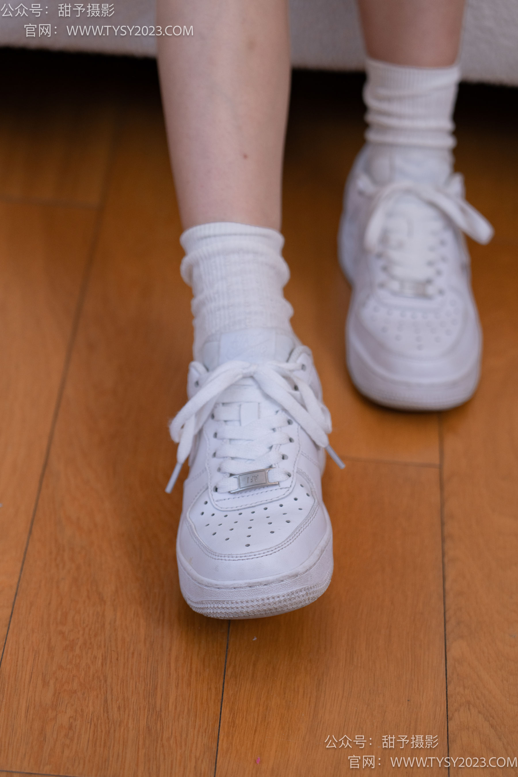 Gallery - 甜予摄影 No.049 小粥 -板鞋、白棉袜、裸足 - 图库库