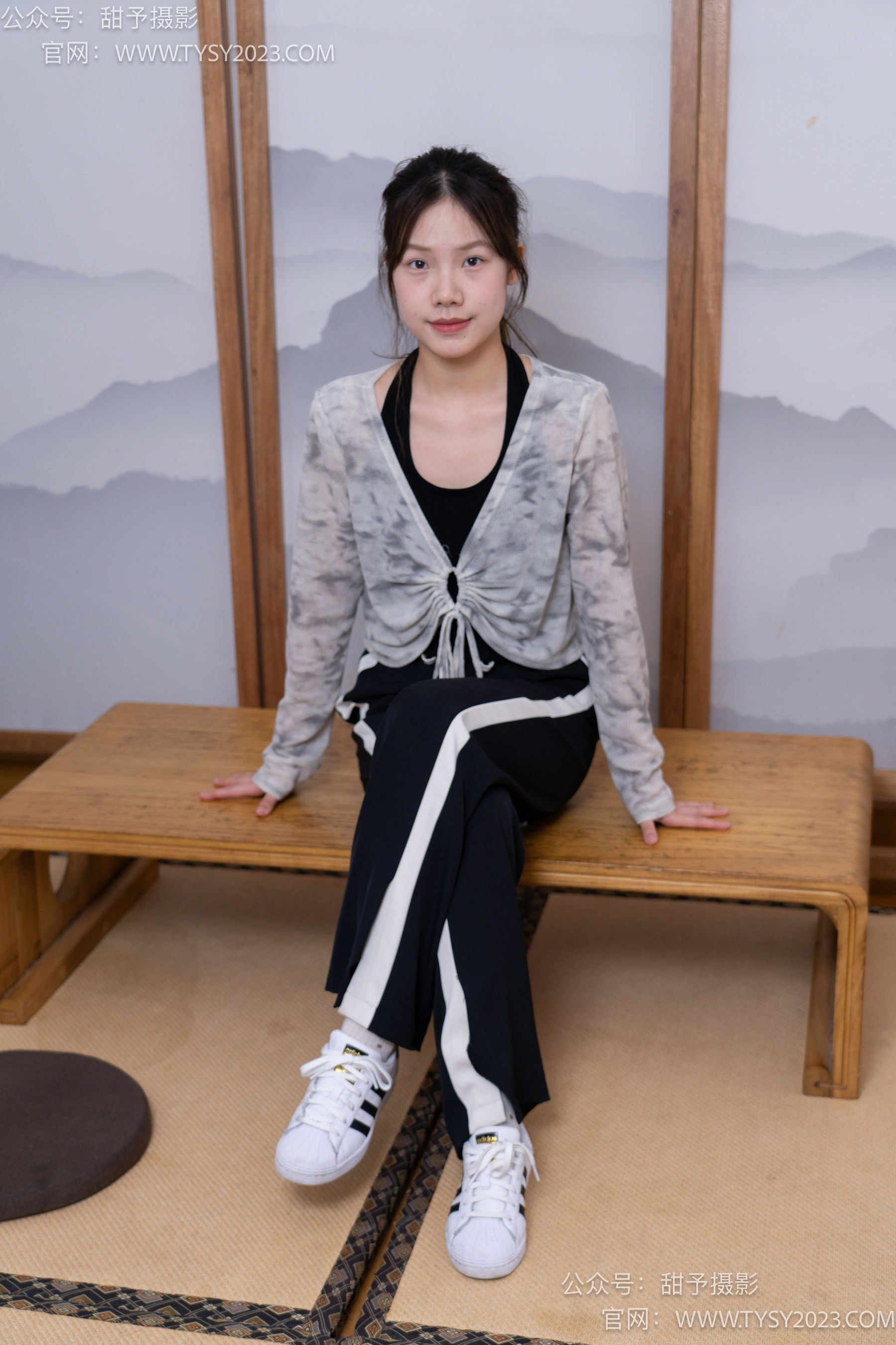 Gallery - 甜予摄影 No.046 双双 -板鞋、白棉袜、裸足 - 图库库