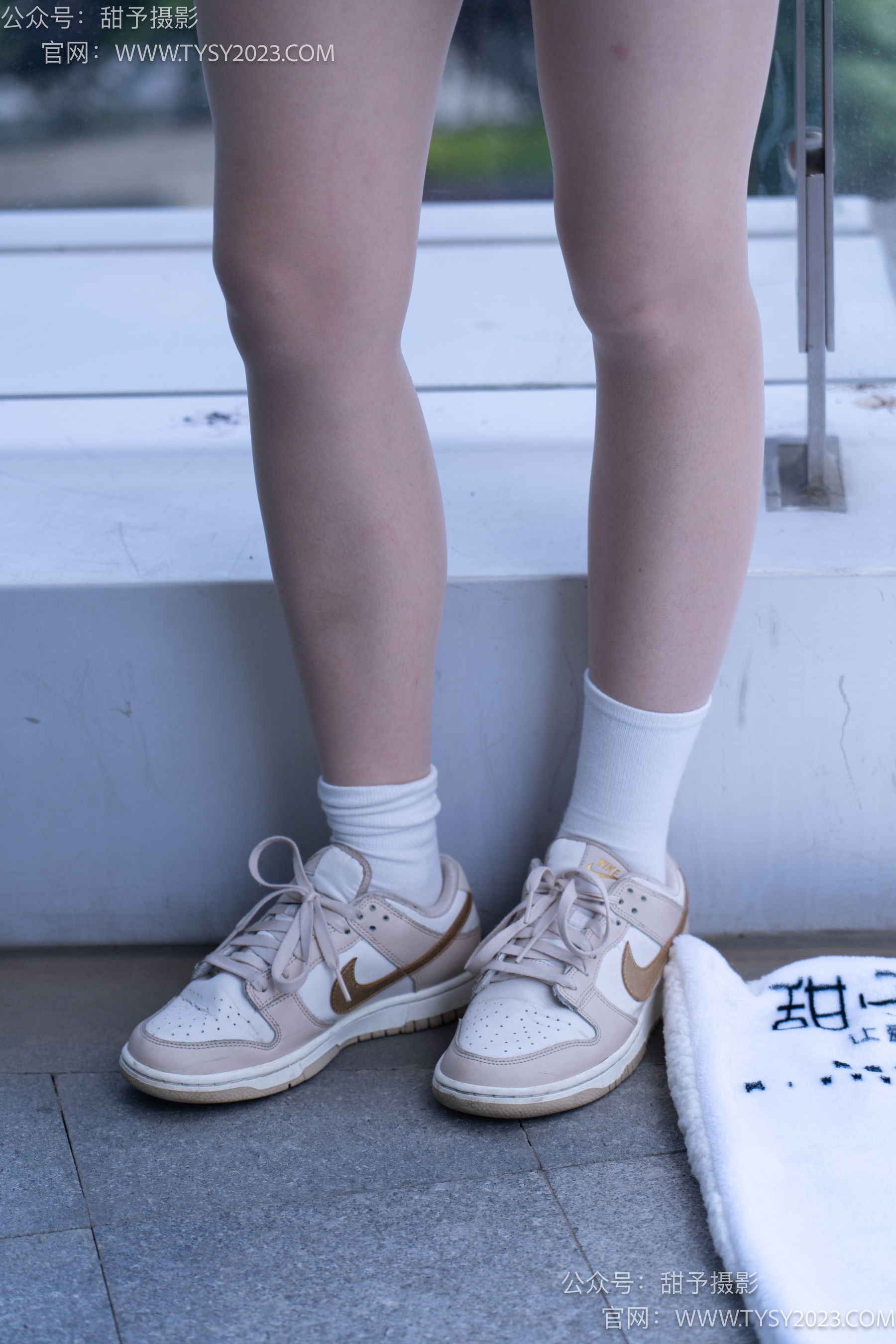 Gallery - 甜予摄影 No.052 思思 -板鞋、白棉袜、肉丝 - 图库库
