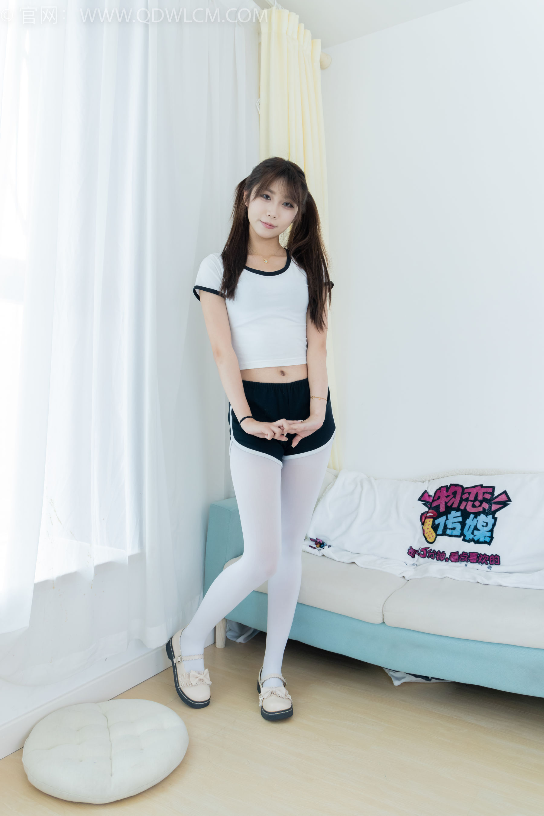 View - 物恋传媒 - Chiness Model  No.2120 泡泡 - 落叶纷飞时 - 图库库