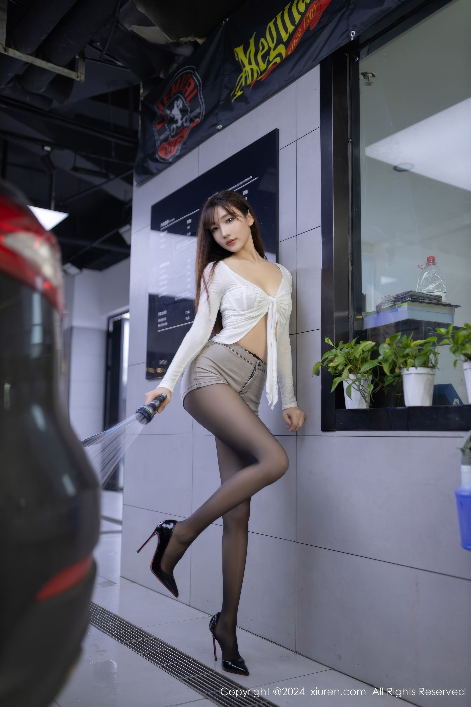 View - [XiuRen] 2024.09.19 No.9181 陆萱萱 - 图库库