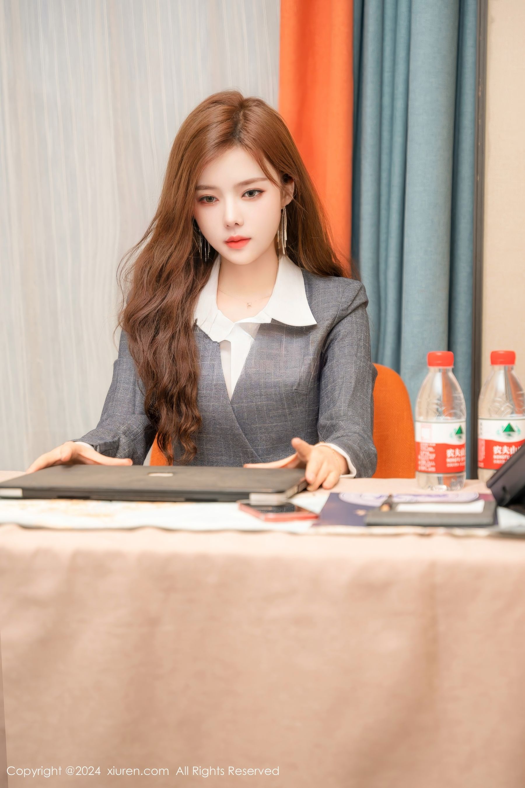 View - [XiuRen] 2024.09.24 No.9201 拍黄瓜girl - 图库库