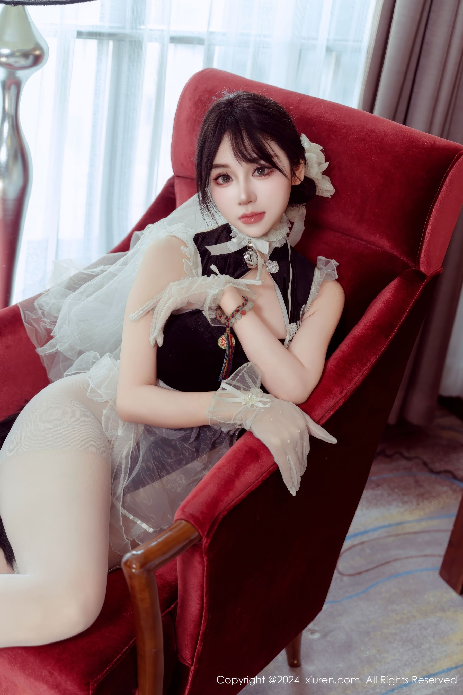 View - [XiuRen] 2024.09.24 No.9197 汐汐爱吃草莓 - 图库库