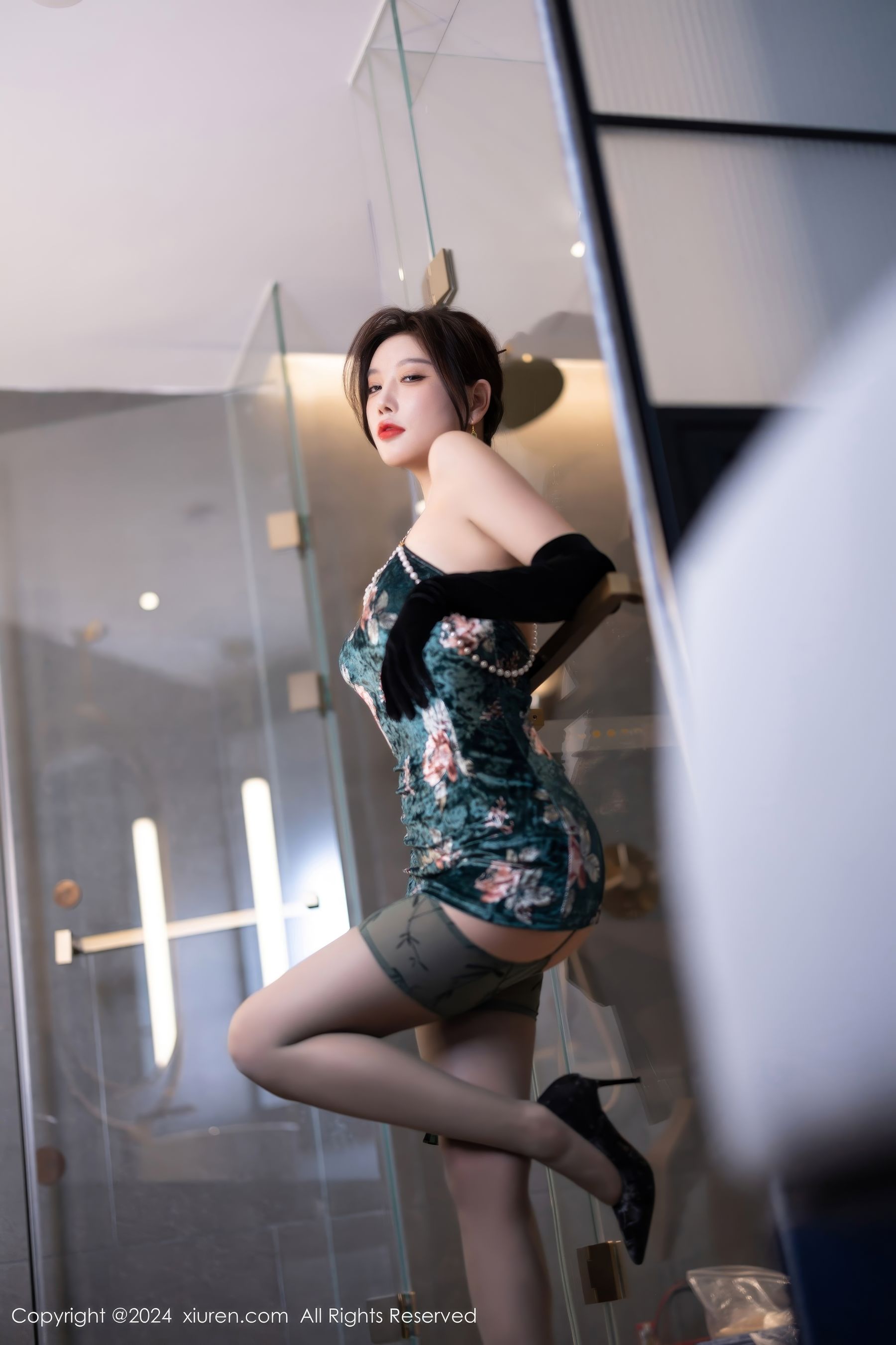 View - [XiuRen] 2024.09.14 No.9165 杨晨晨Yome - 图库库