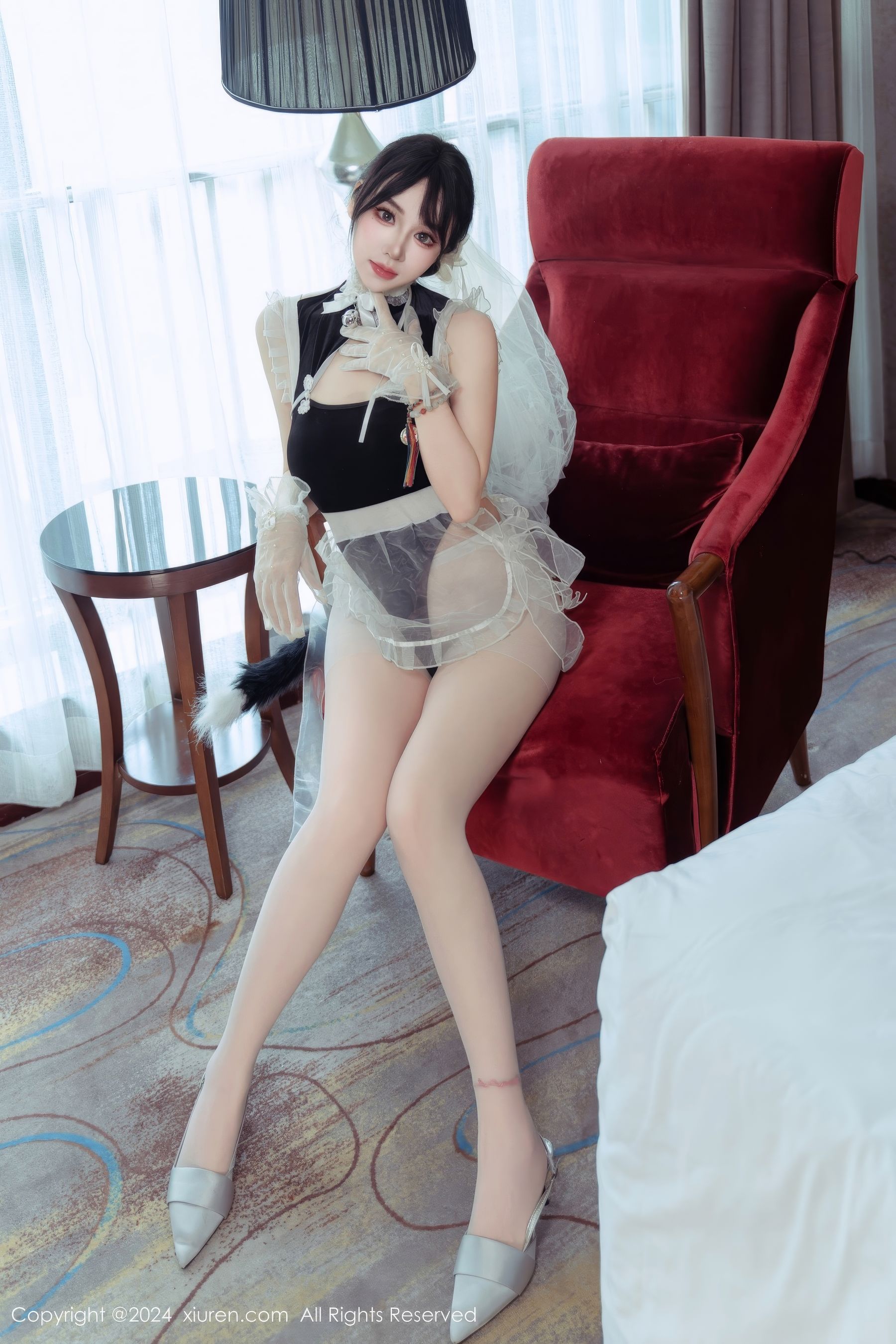 View - [XiuRen] 2024.09.24 No.9197 汐汐爱吃草莓 - 图库库