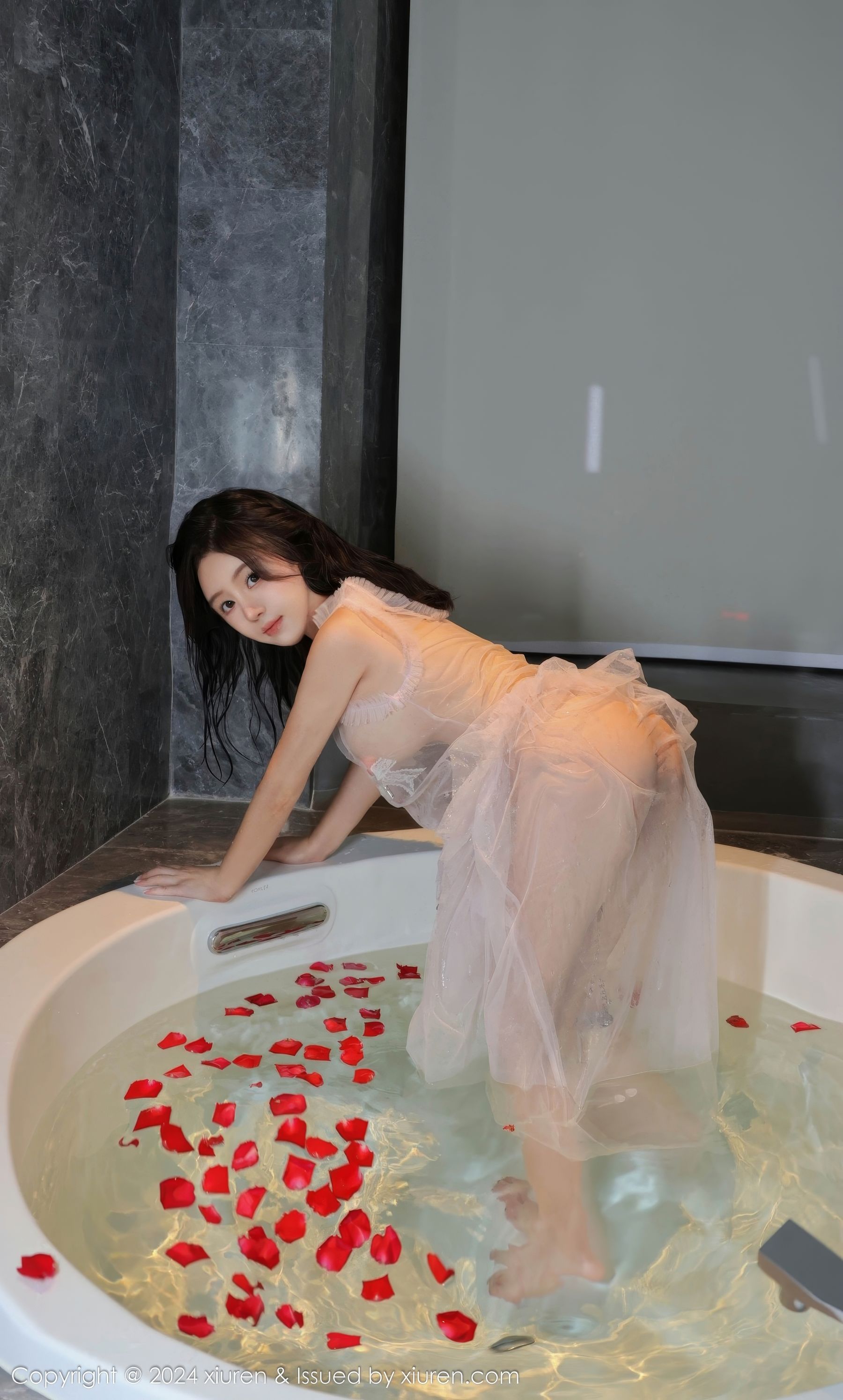 View - [XiuRen] 2024.09.14 No.9164 小薯条nienie - 图库库