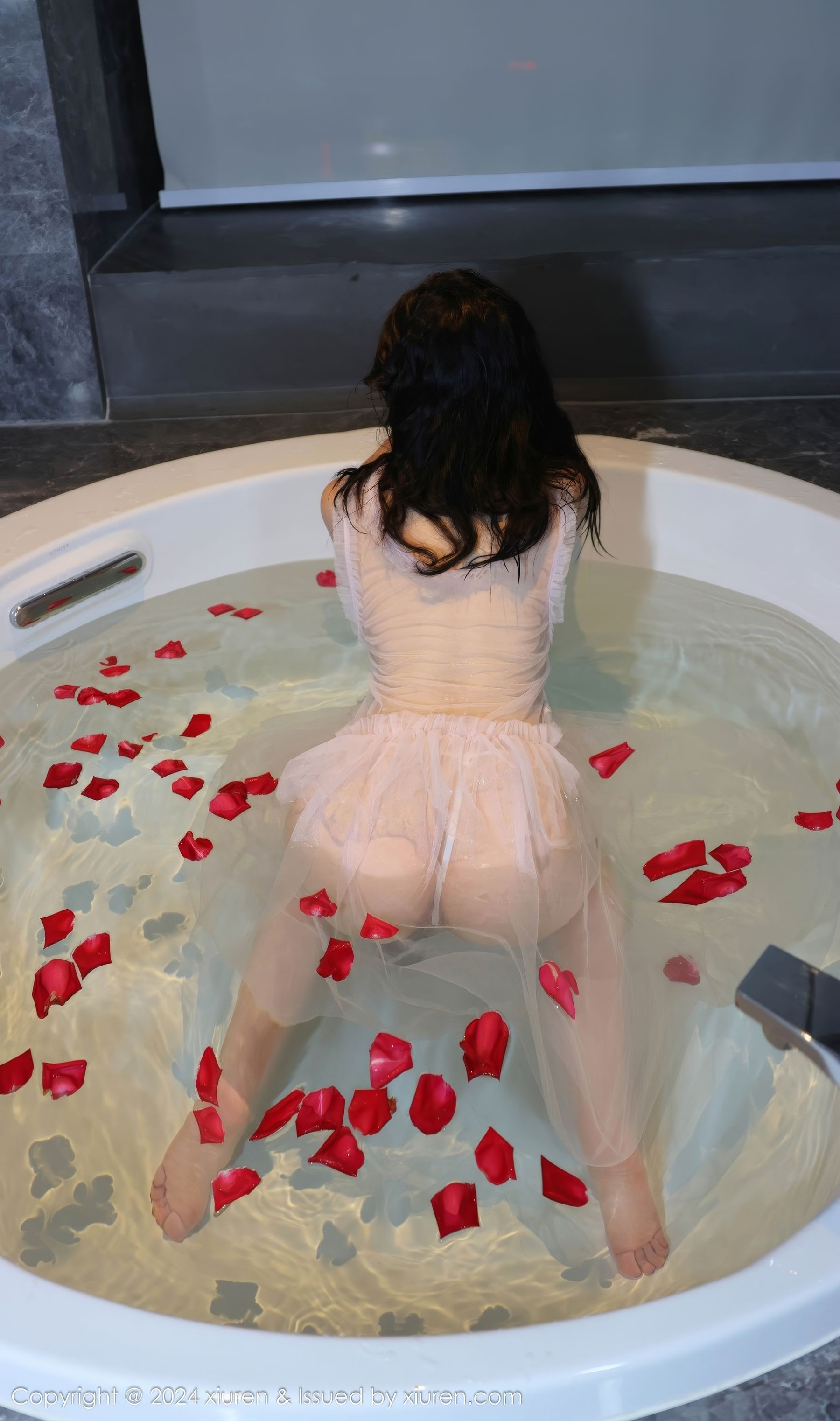 View - [XiuRen] 2024.09.14 No.9164 小薯条nienie - 图库库