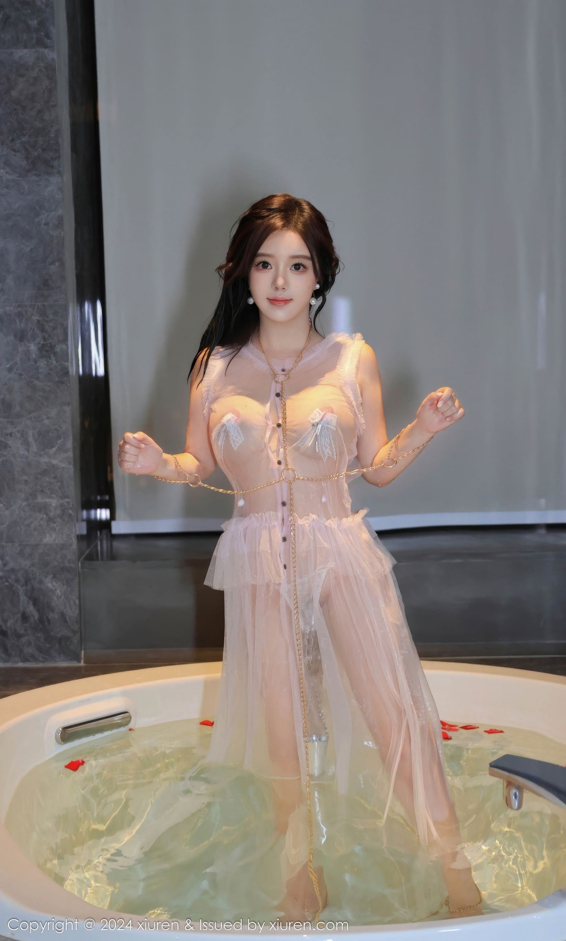 View - [XiuRen] 2024.09.14 No.9164 小薯条nienie - 图库库