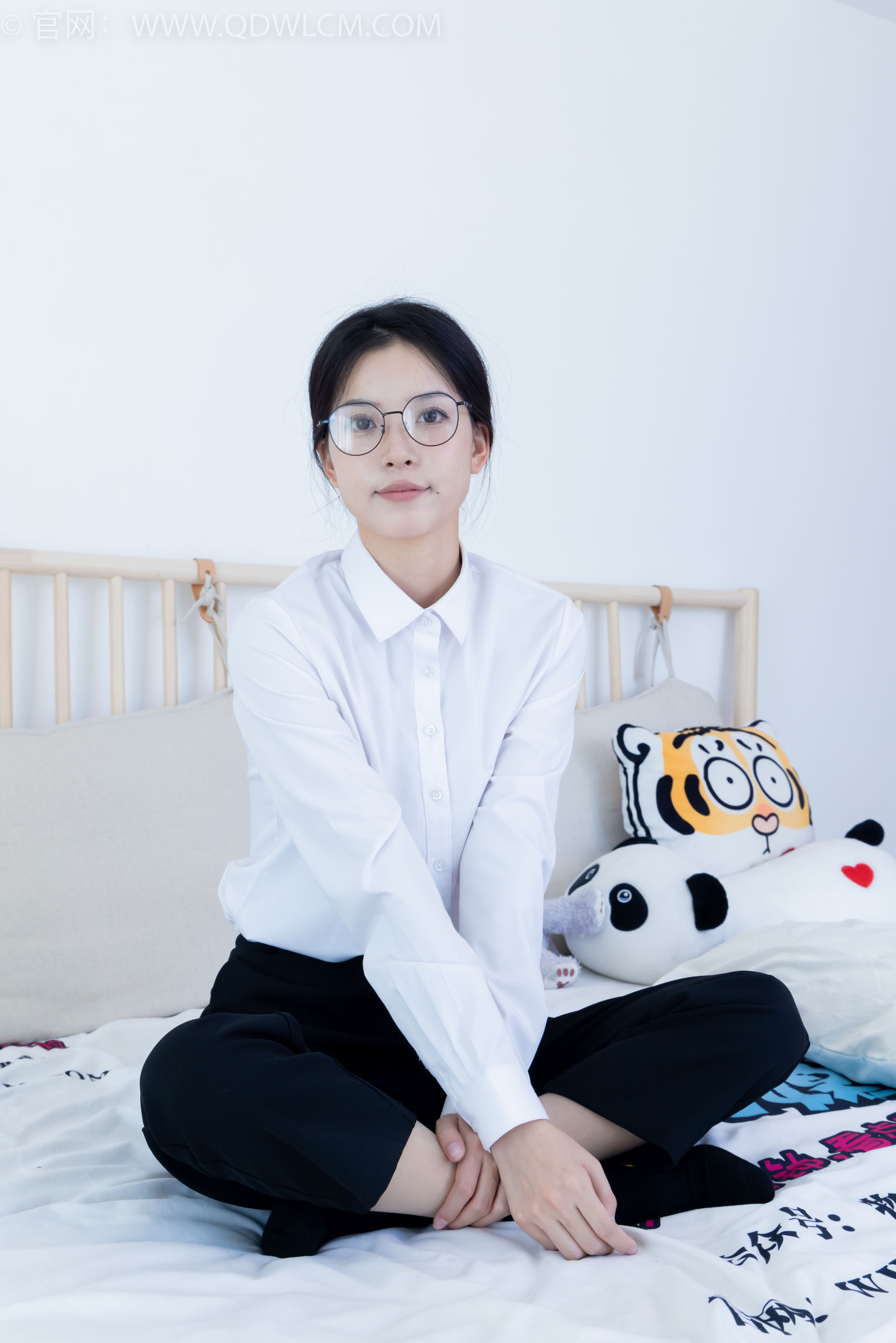 View - 物恋传媒 - Chiness Model  No.2126 茯苓 - 泛黄的相片 - 图库库