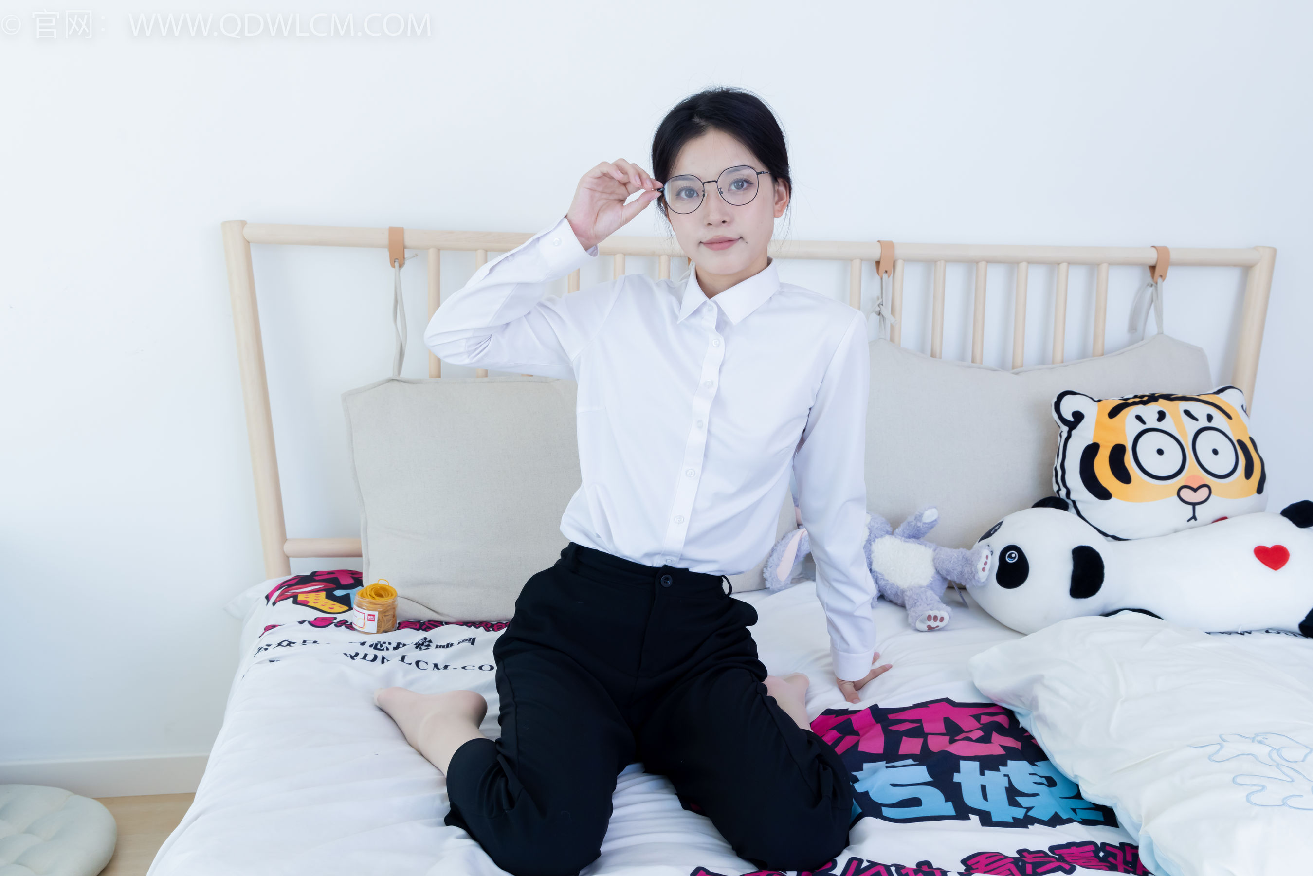 View - 物恋传媒 - Chiness Model  No.2126 茯苓 - 泛黄的相片 - 图库库