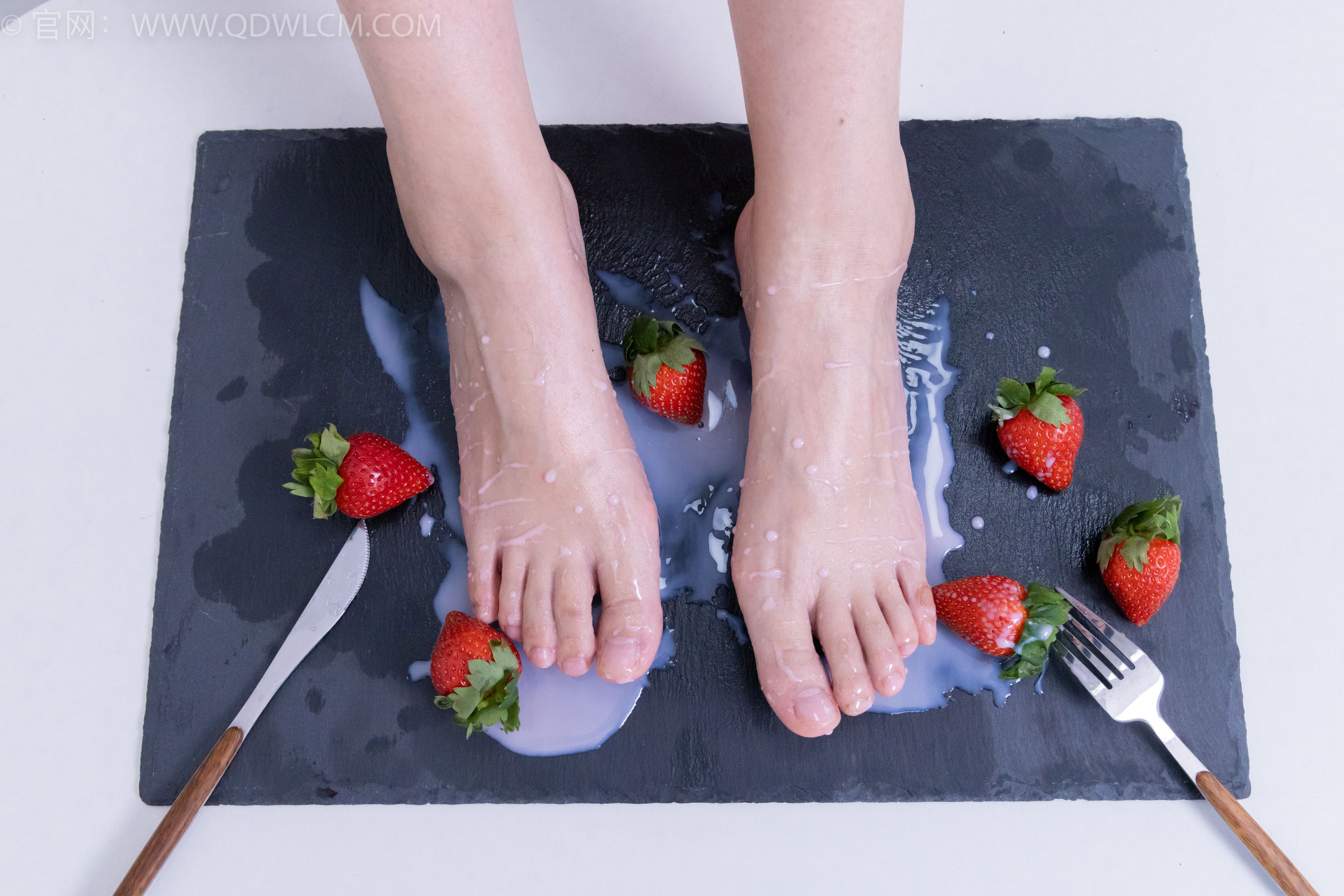 View - 物恋传媒 - Chiness Model  No.2124 小敏 - 草莓蛋糕 - 图库库