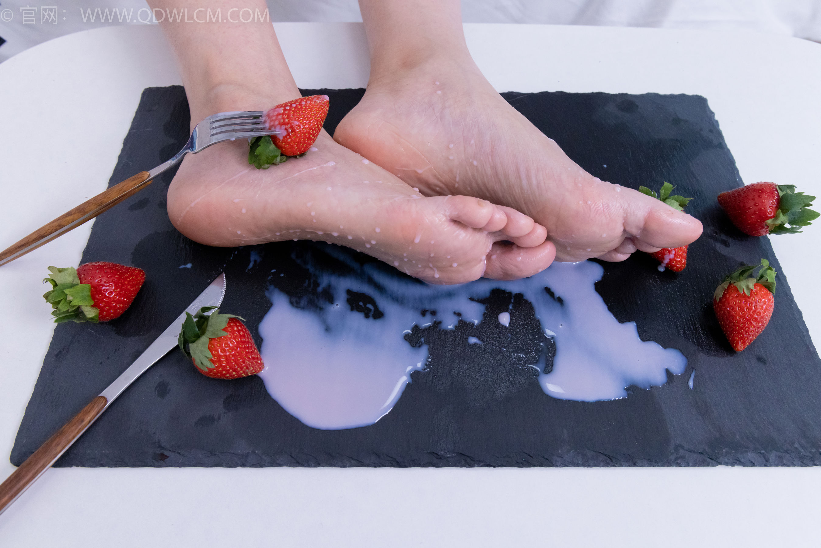 View - 物恋传媒 - Chiness Model  No.2124 小敏 - 草莓蛋糕 - 图库库