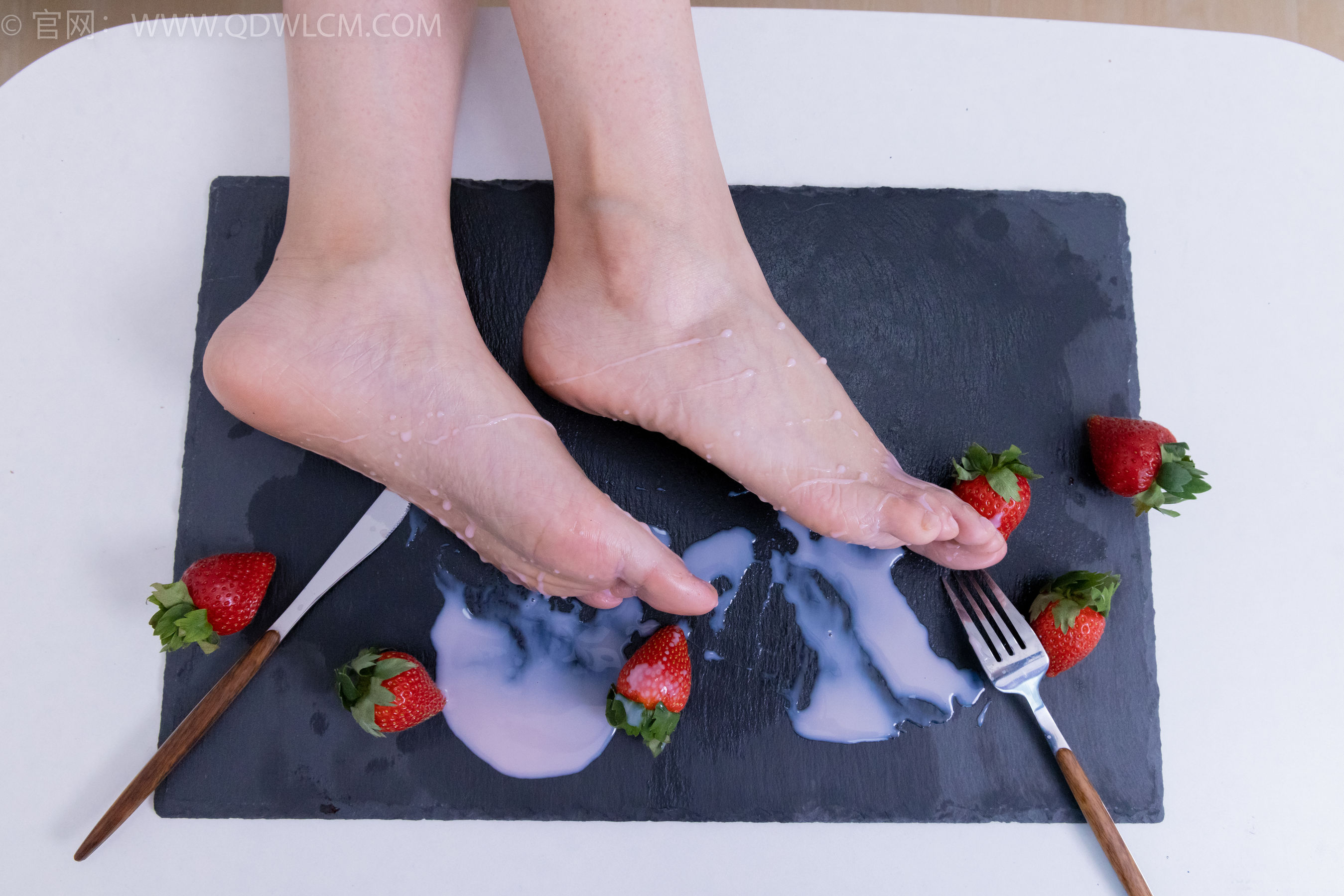 View - 物恋传媒 - Chiness Model  No.2124 小敏 - 草莓蛋糕 - 图库库