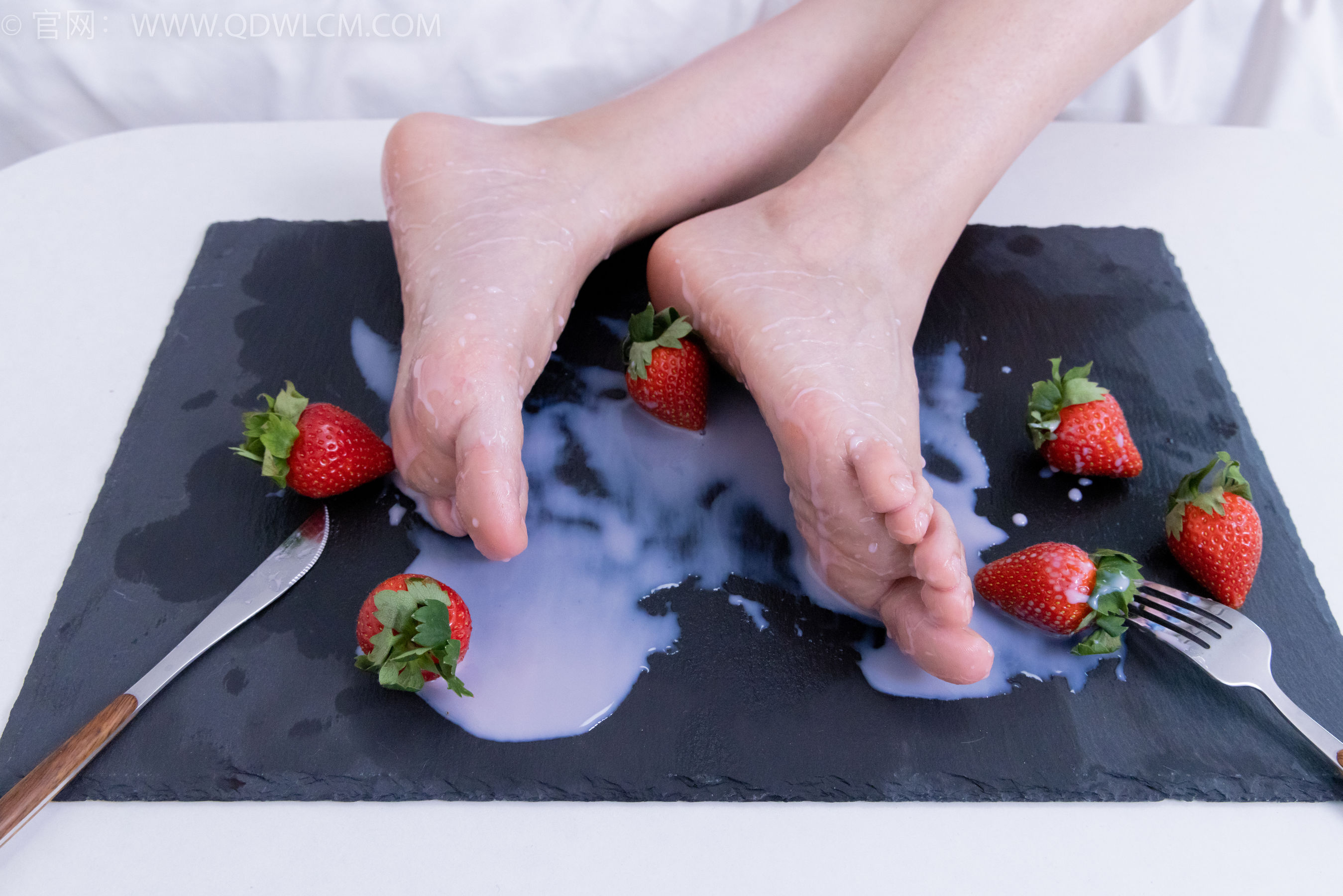 View - 物恋传媒 - Chiness Model  No.2124 小敏 - 草莓蛋糕 - 图库库