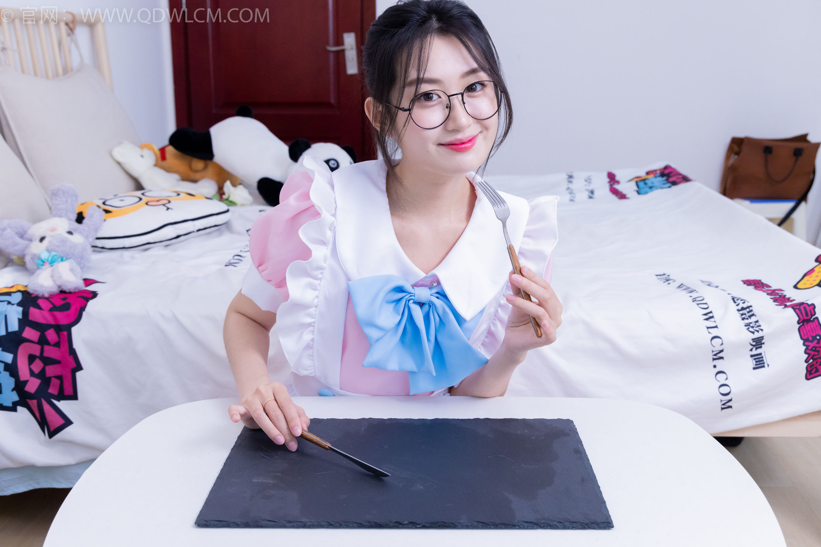 View - 物恋传媒 - Chiness Model  No.2124 小敏 - 草莓蛋糕 - 图库库