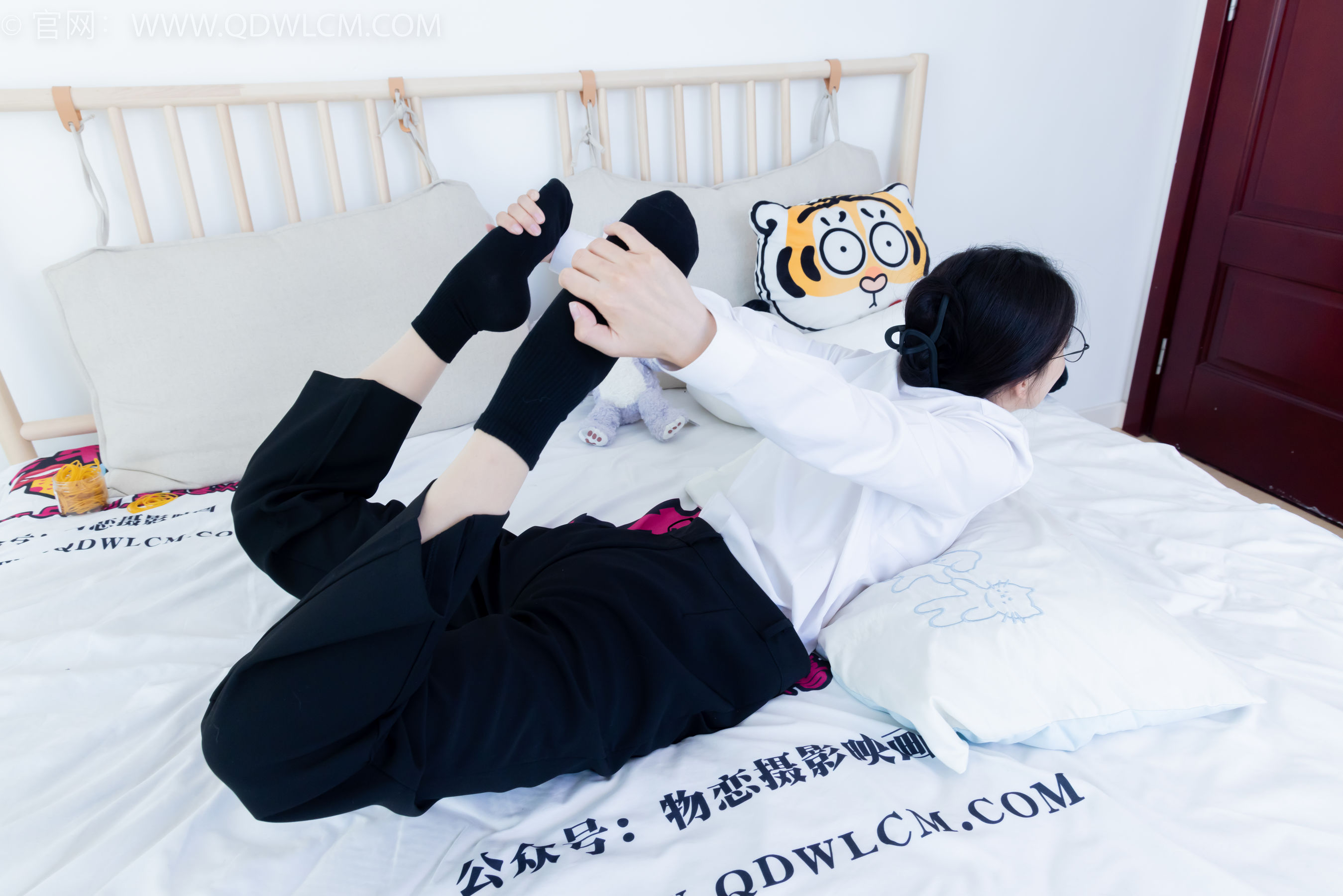 View - 物恋传媒 - Chiness Model  No.2126 茯苓 - 泛黄的相片 - 图库库