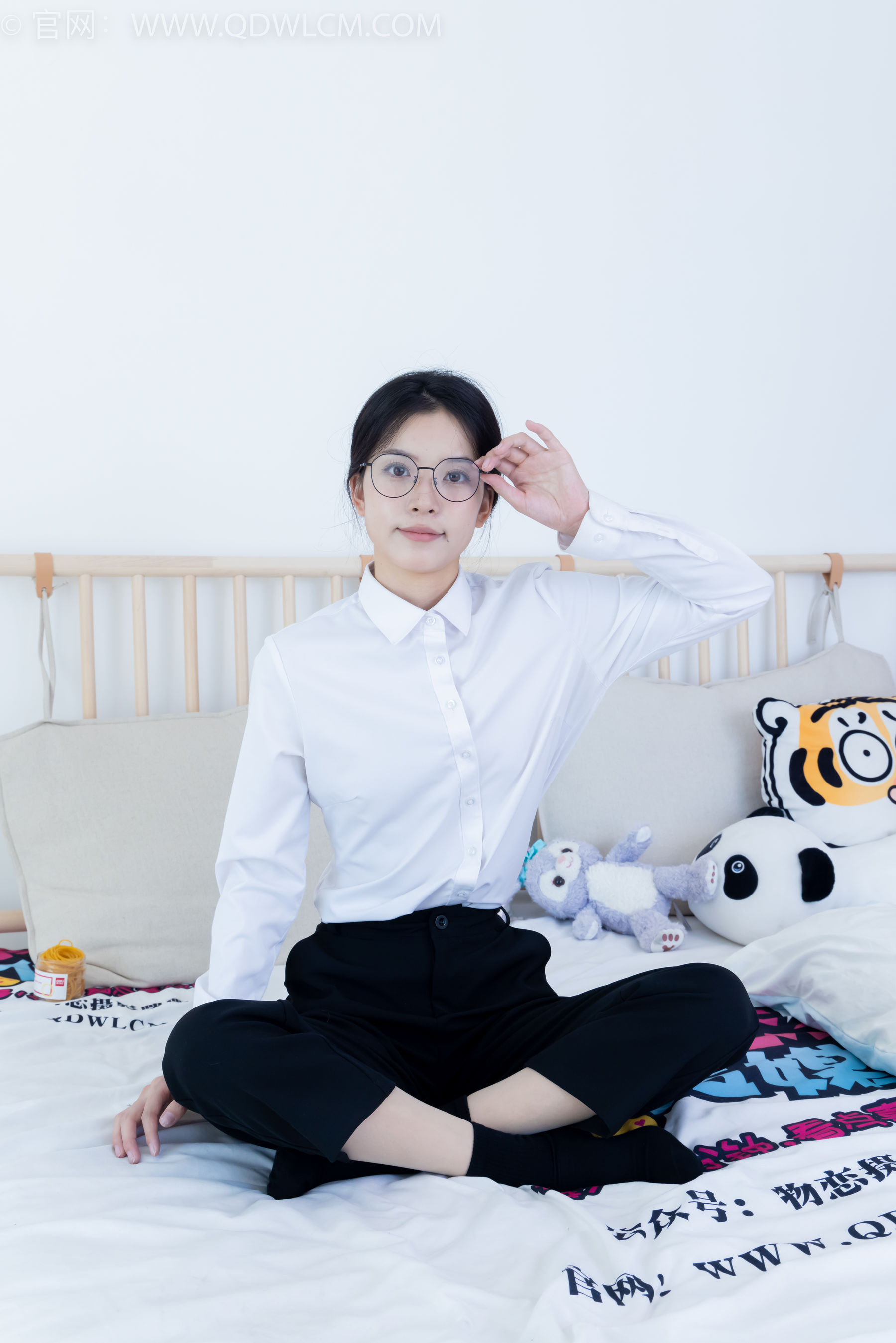 View - 物恋传媒 - Chiness Model  No.2126 茯苓 - 泛黄的相片 - 图库库