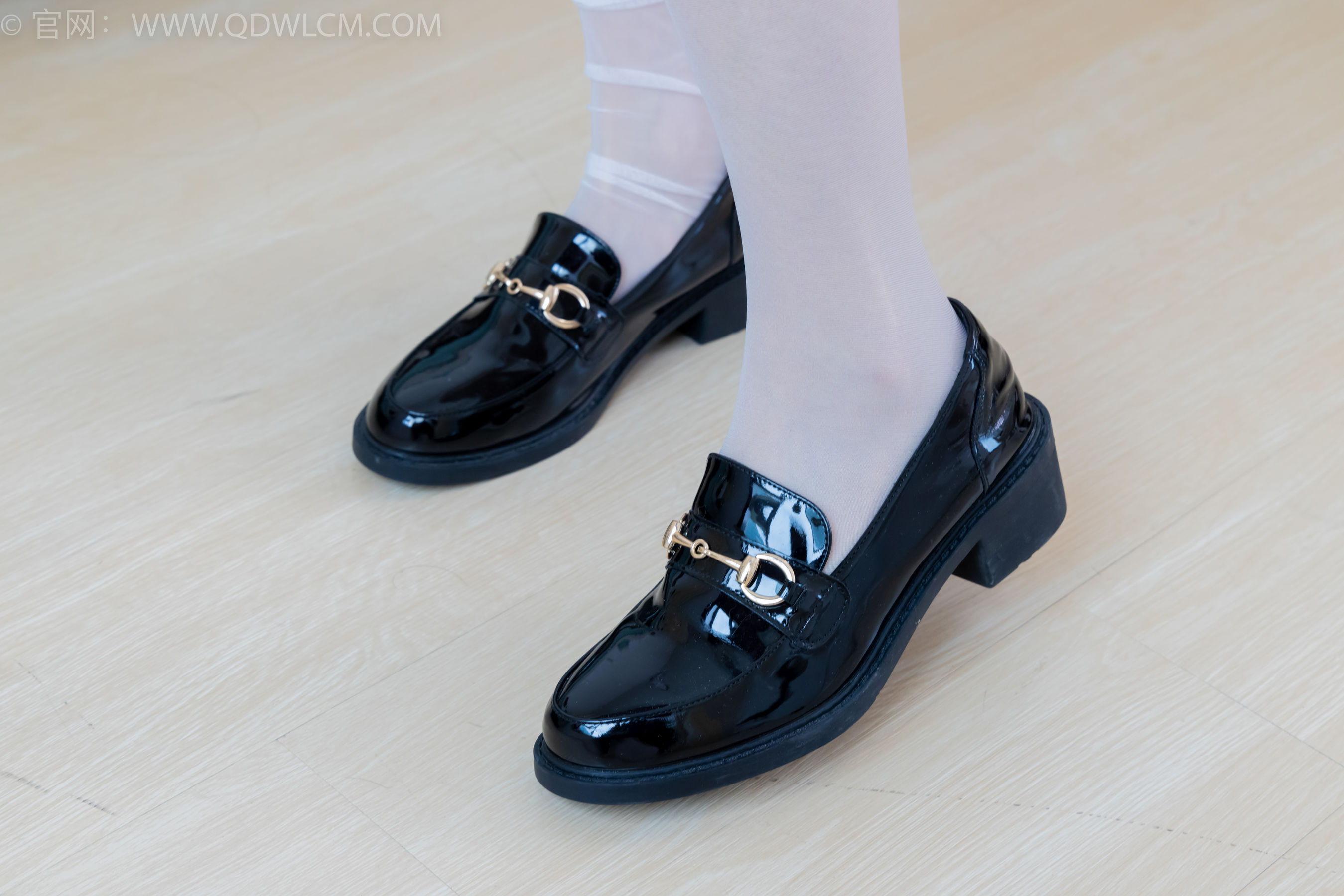 View - 物恋传媒 - Chiness Model  No.2130 菜菜 - 粉红泡泡 - 图库库