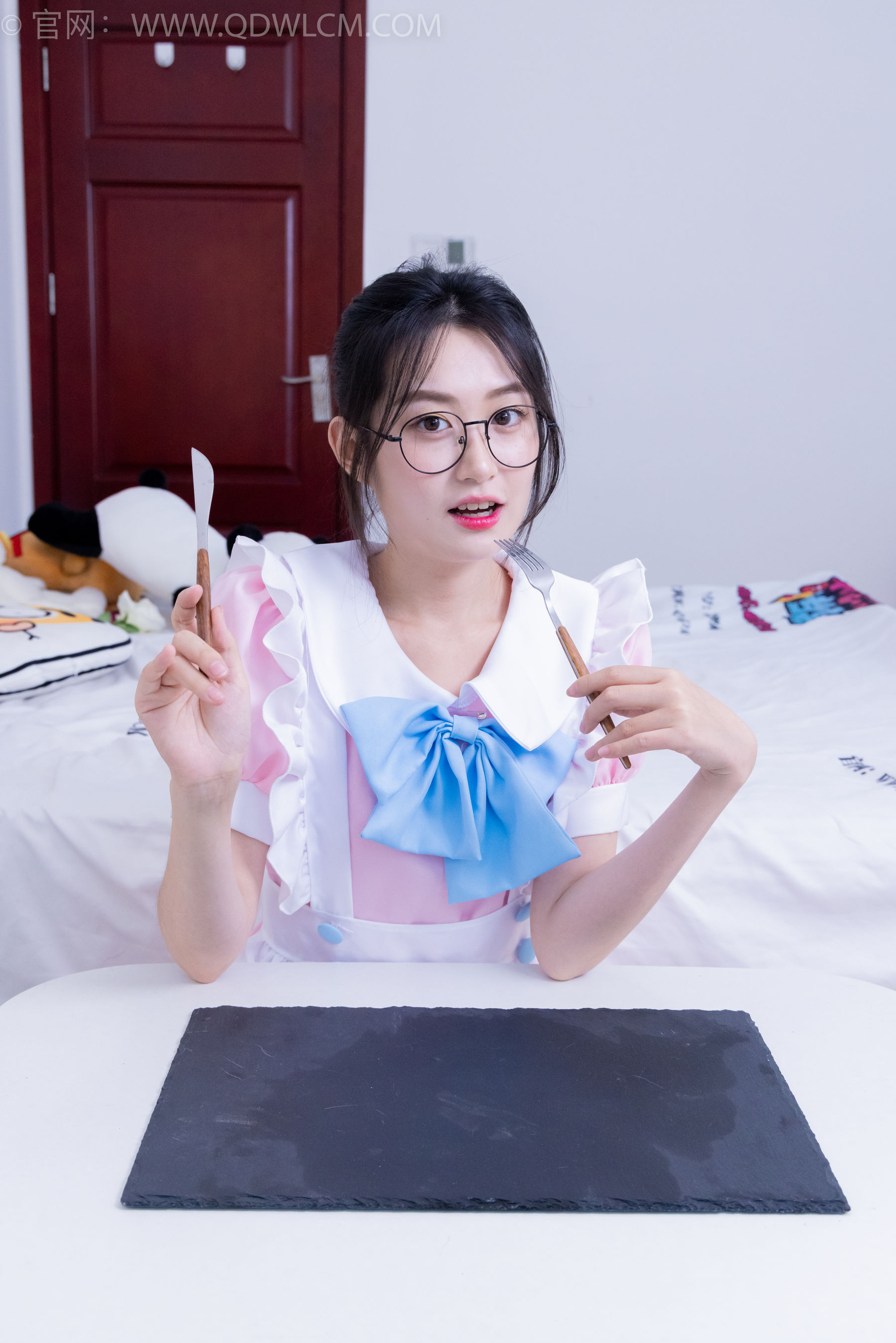 View - 物恋传媒 - Chiness Model  No.2124 小敏 - 草莓蛋糕 - 图库库