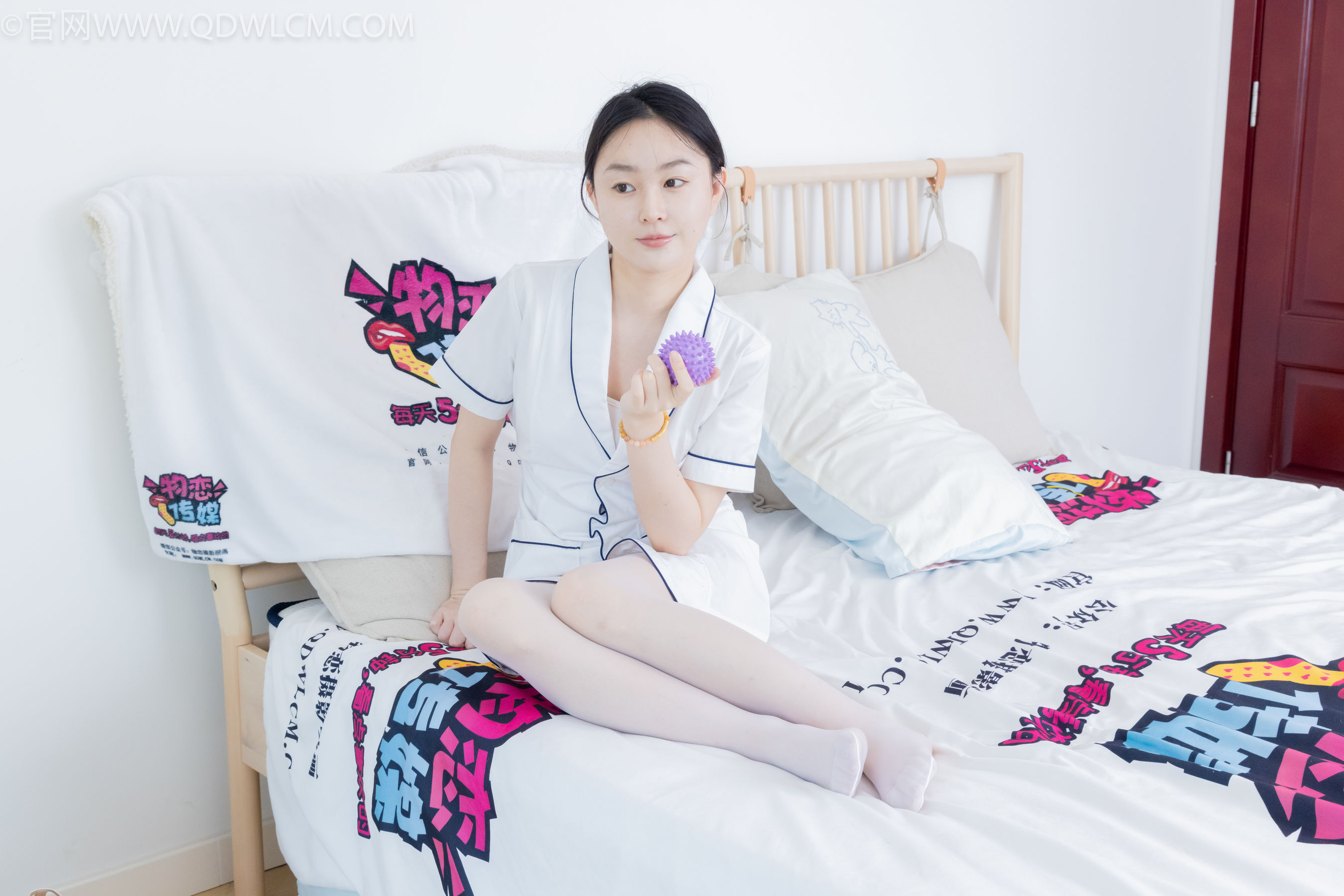 View - 物恋传媒 - Chiness Model  No.2142 美兔 -纯与白 - 图库库