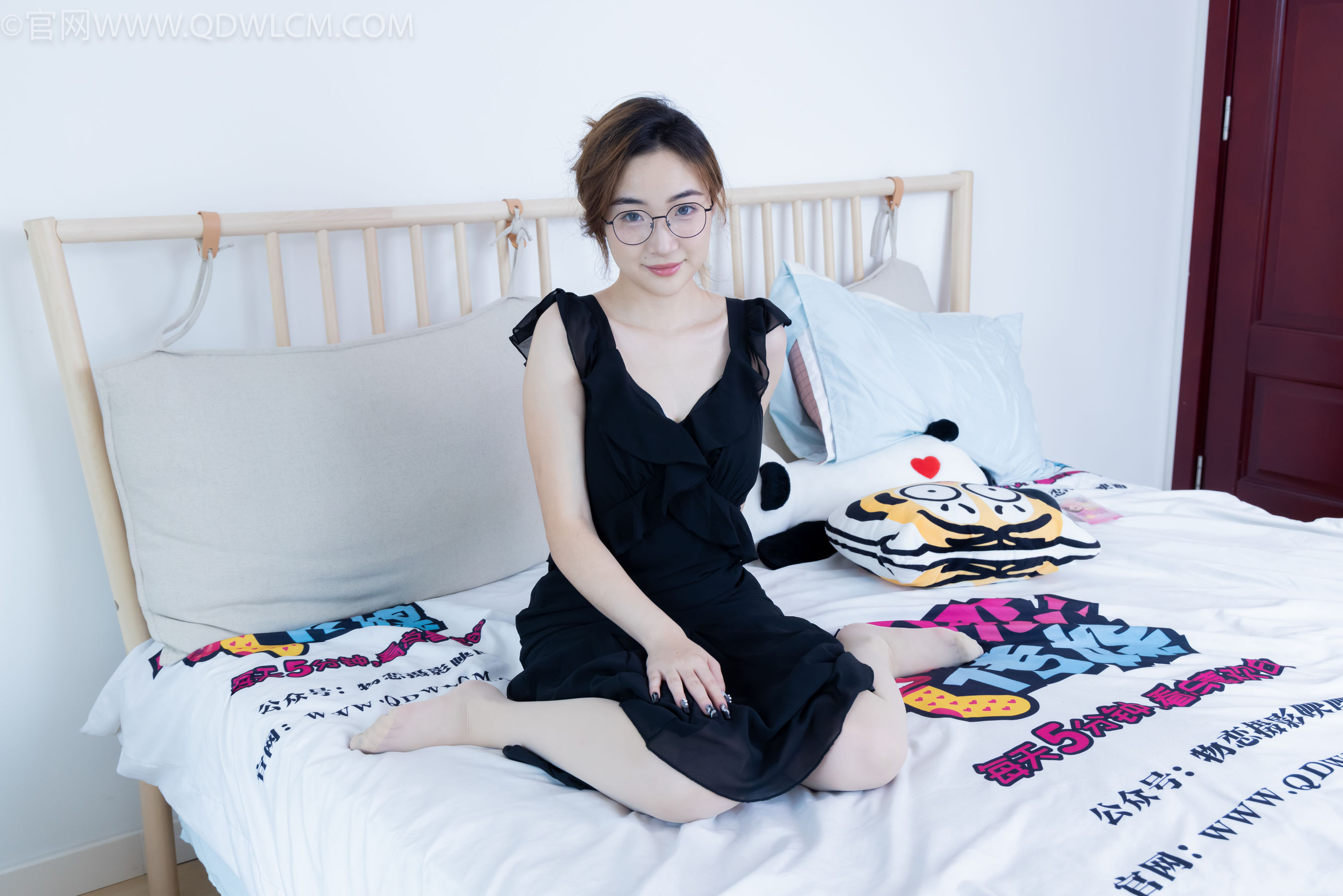 View - 物恋传媒 - Chiness Model  No.2147 恬恬 -知性优雅 - 图库库