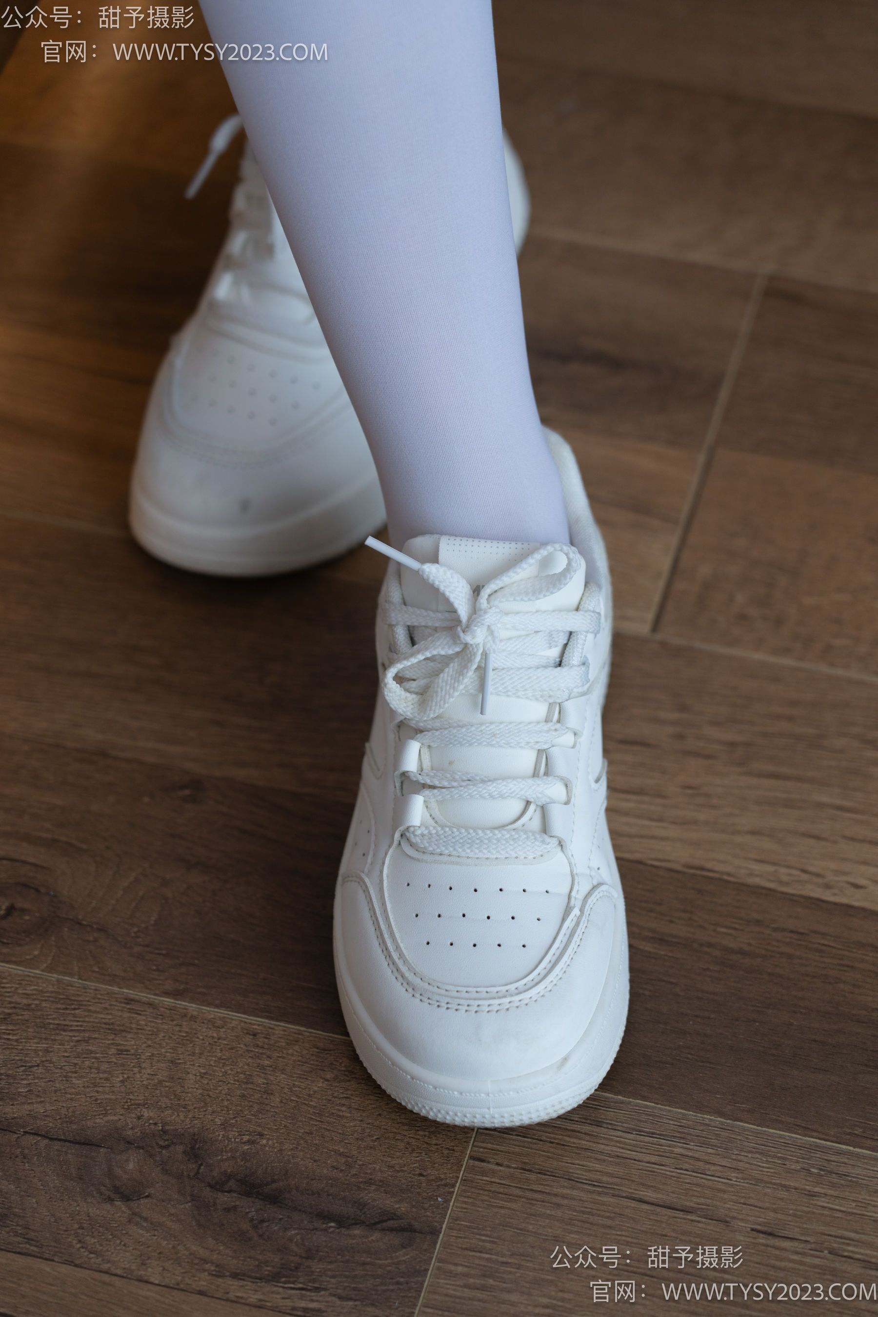 Gallery - 甜予摄影 No.089 璇璇 -板鞋、厚白丝 - 图库库
