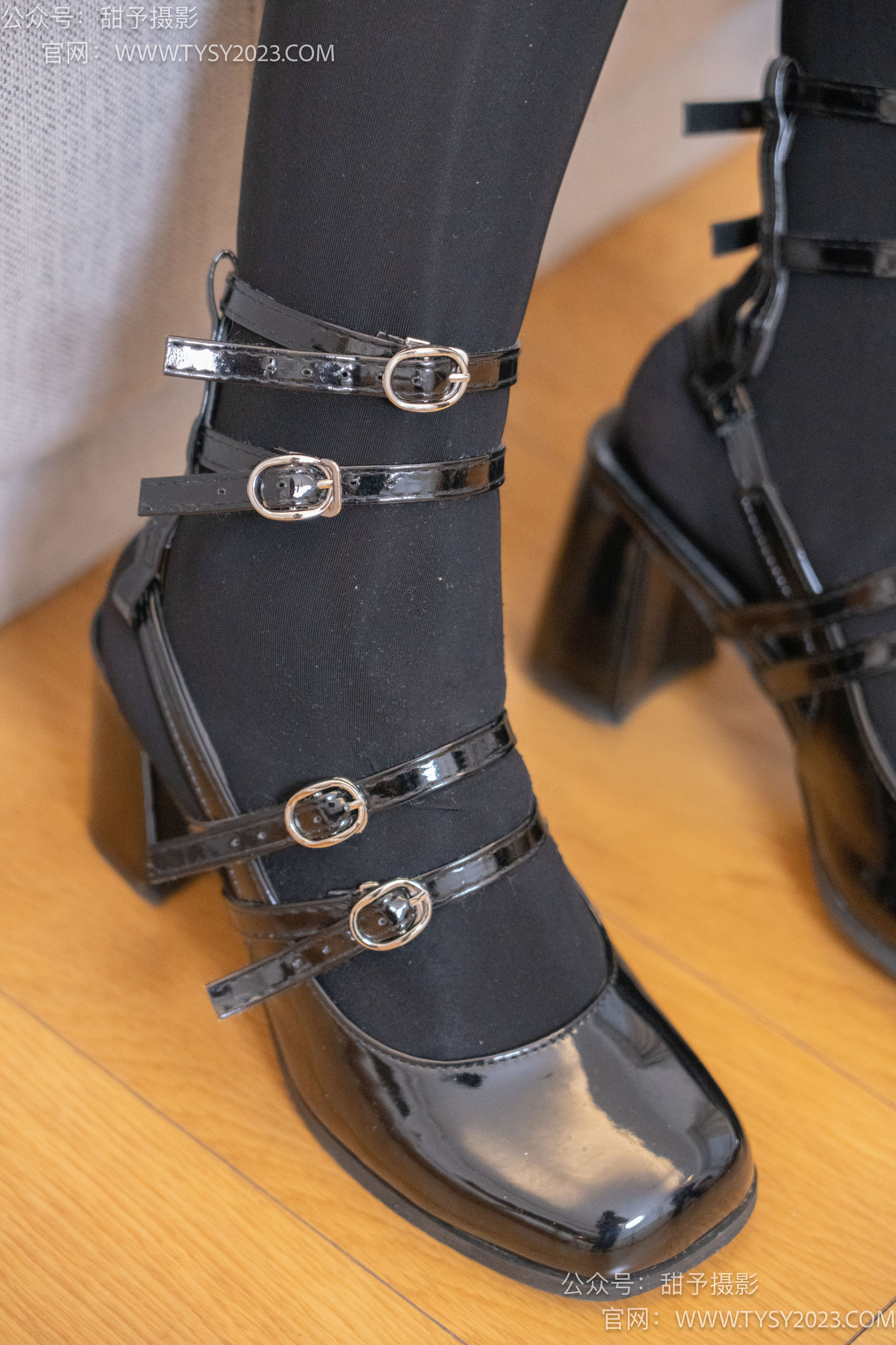 Gallery - 甜予摄影 No.094 小语 -K制服、皮鞋、厚黑丝 - 图库库