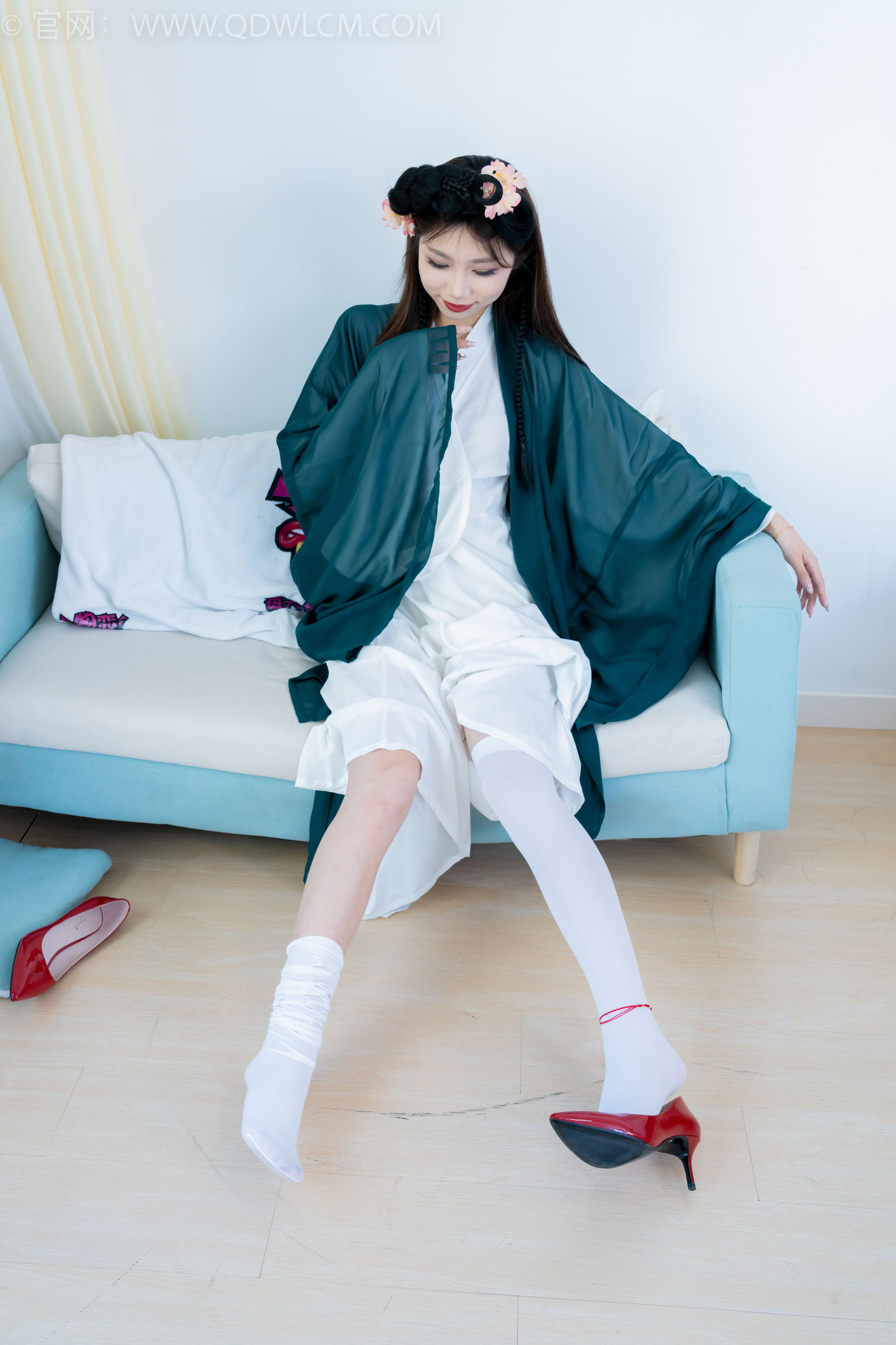 物恋传媒 No.2212 泡泡 - 一滴泪/(200P)