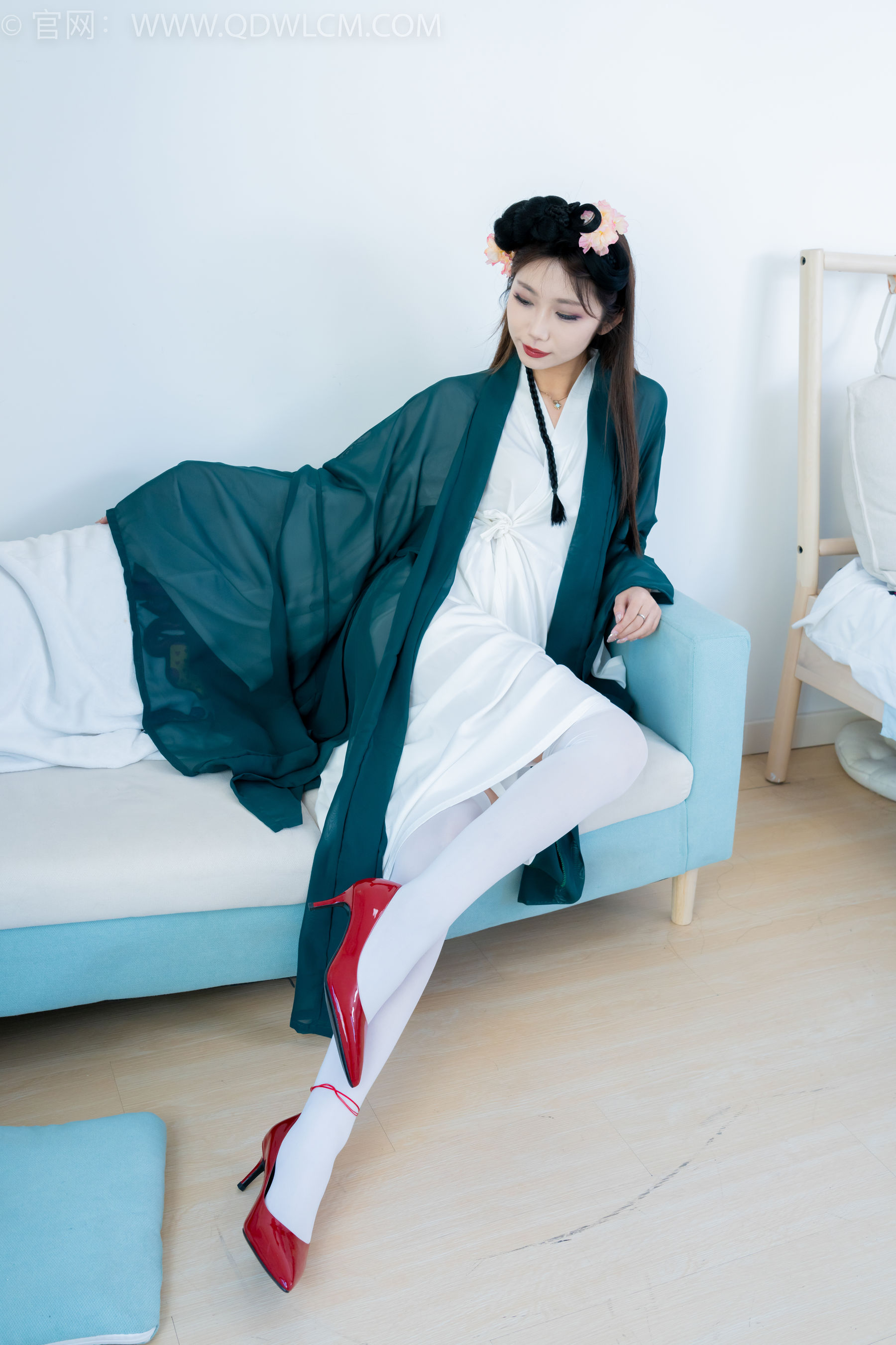 物恋传媒 No.2212 泡泡 - 一滴泪/(200P)