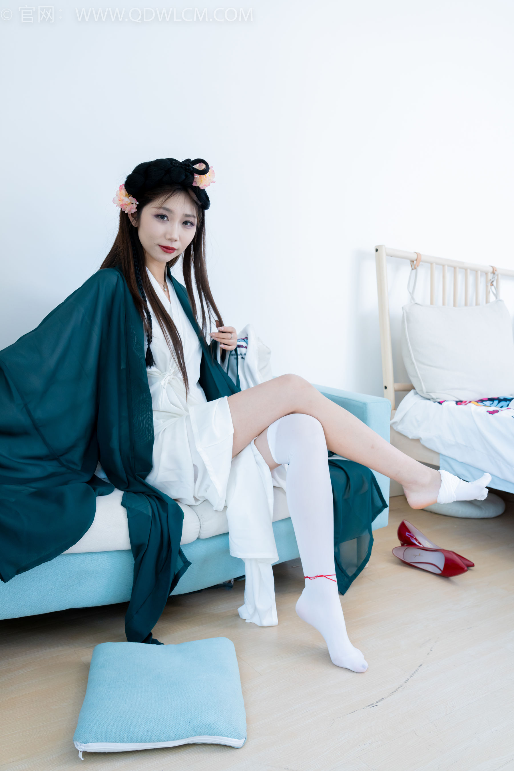 物恋传媒 No.2212 泡泡 - 一滴泪/(200P)