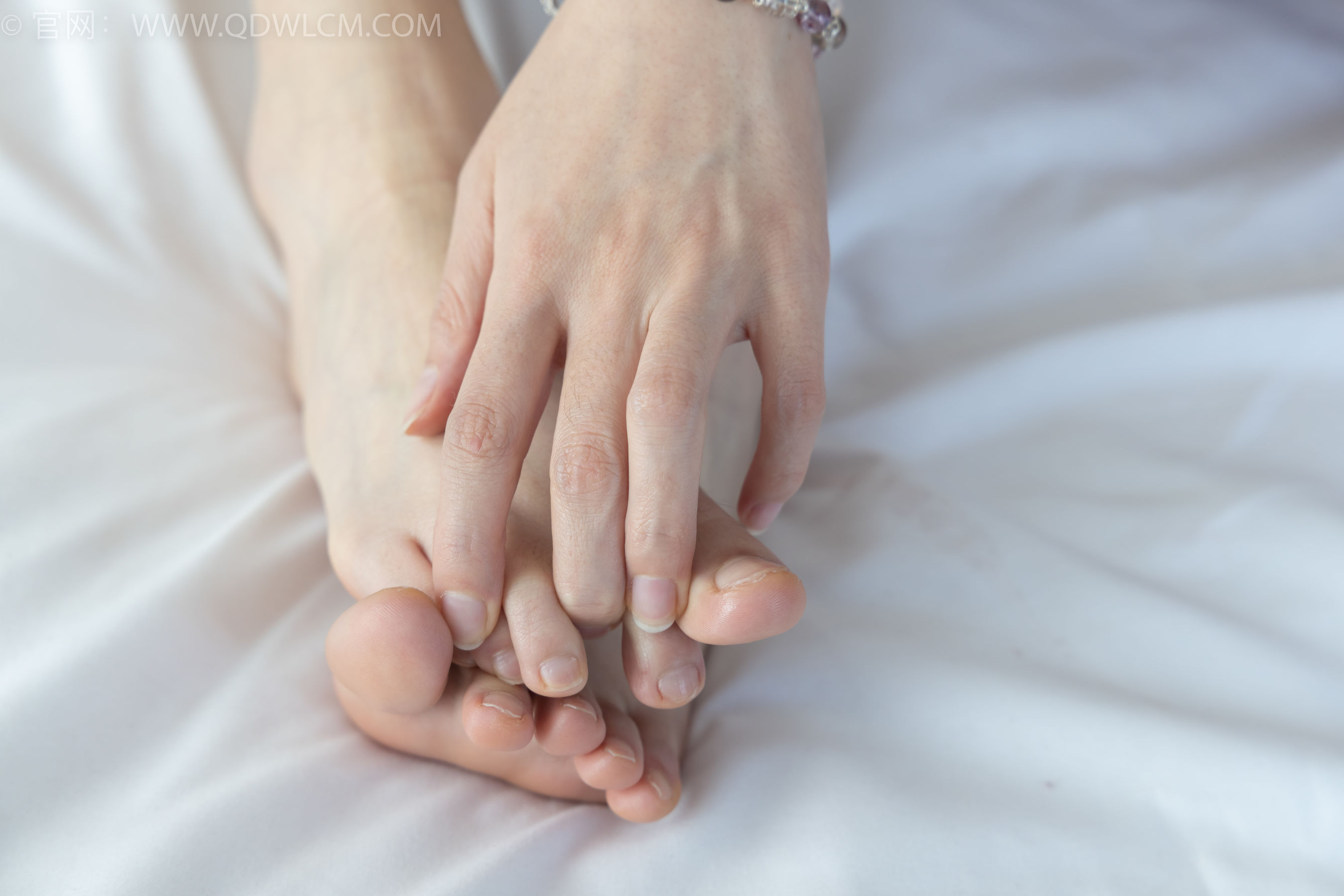 物恋传媒 No.2213 菜菜 - 烟花短暂/(203P)