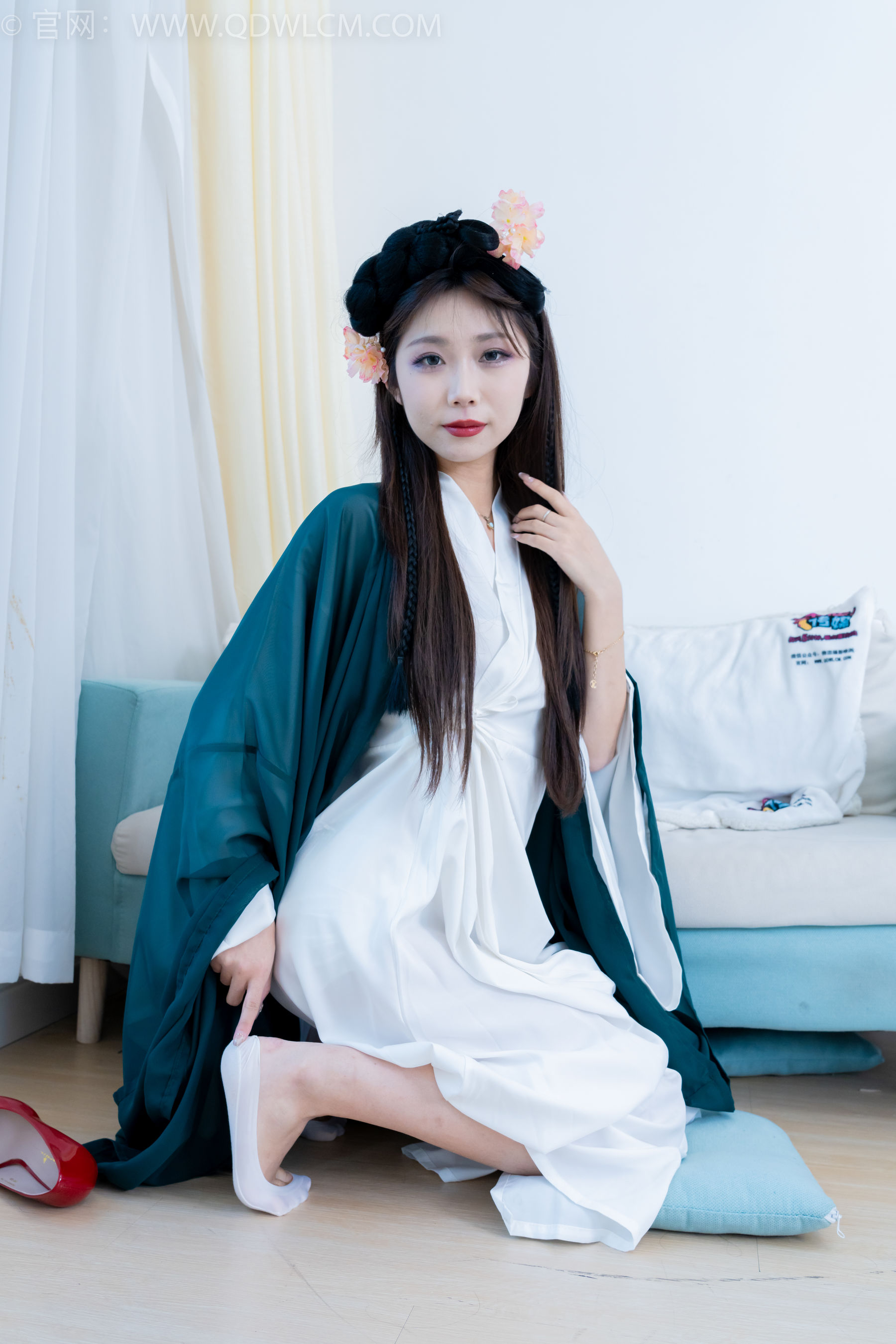 物恋传媒 No.2212 泡泡 - 一滴泪/(200P)