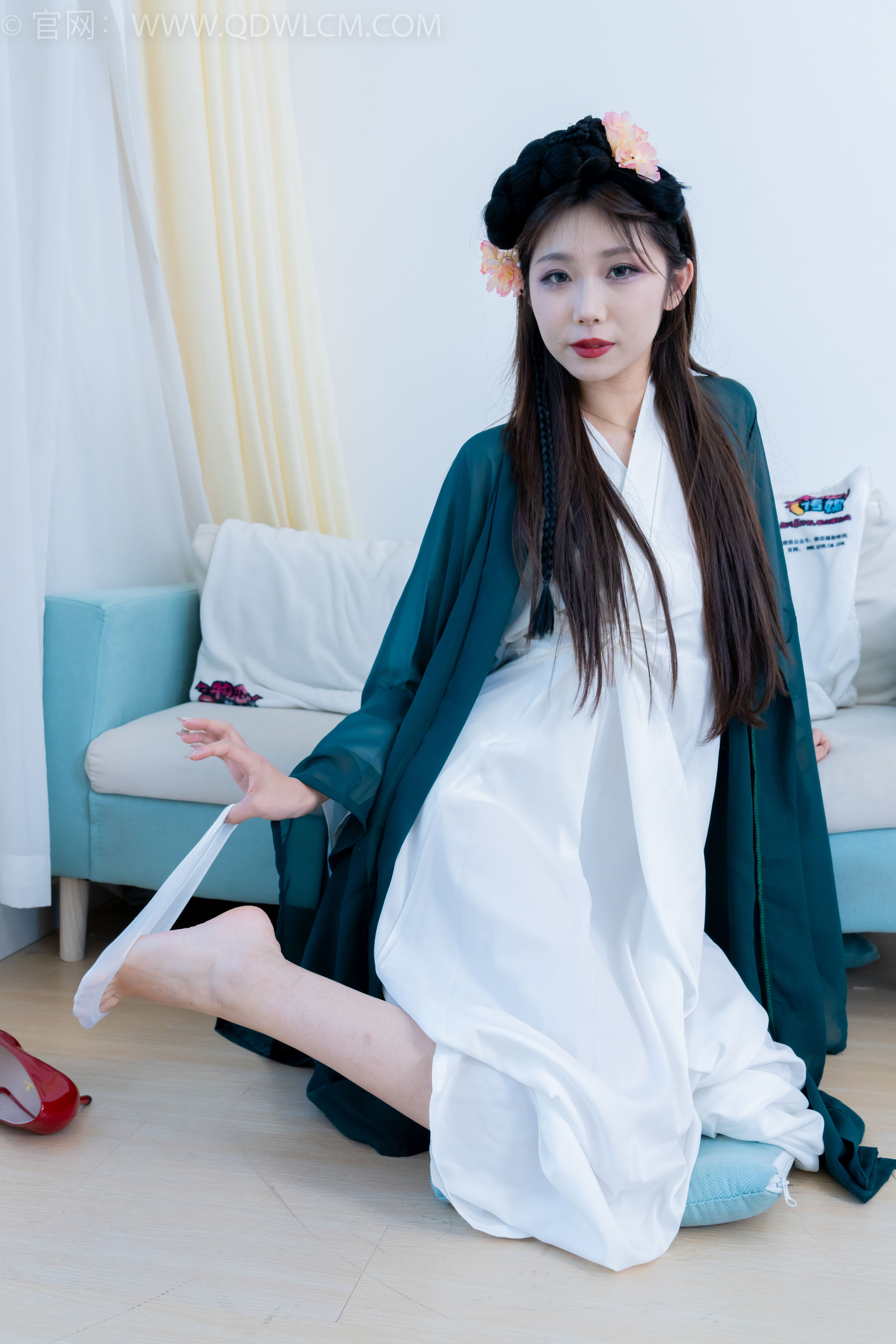 物恋传媒 No.2212 泡泡 - 一滴泪/(200P)