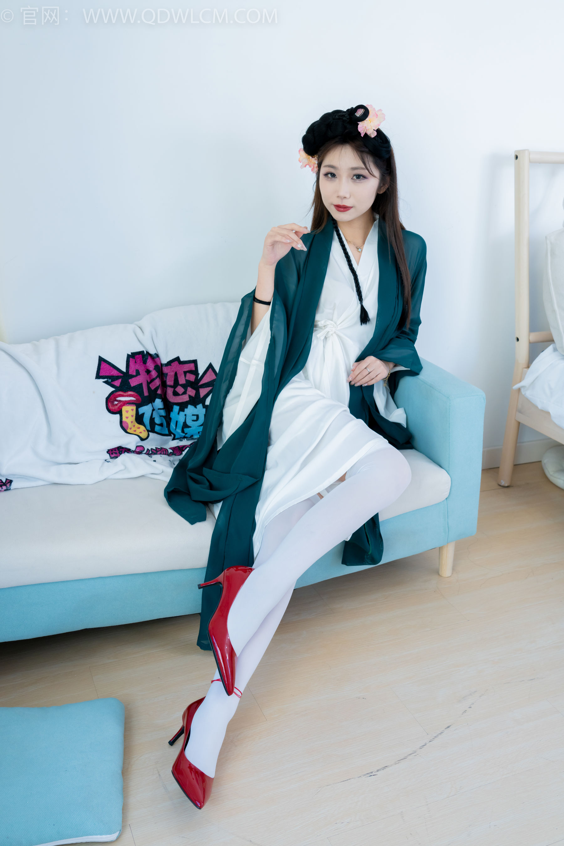 物恋传媒 No.2212 泡泡 - 一滴泪/(200P)