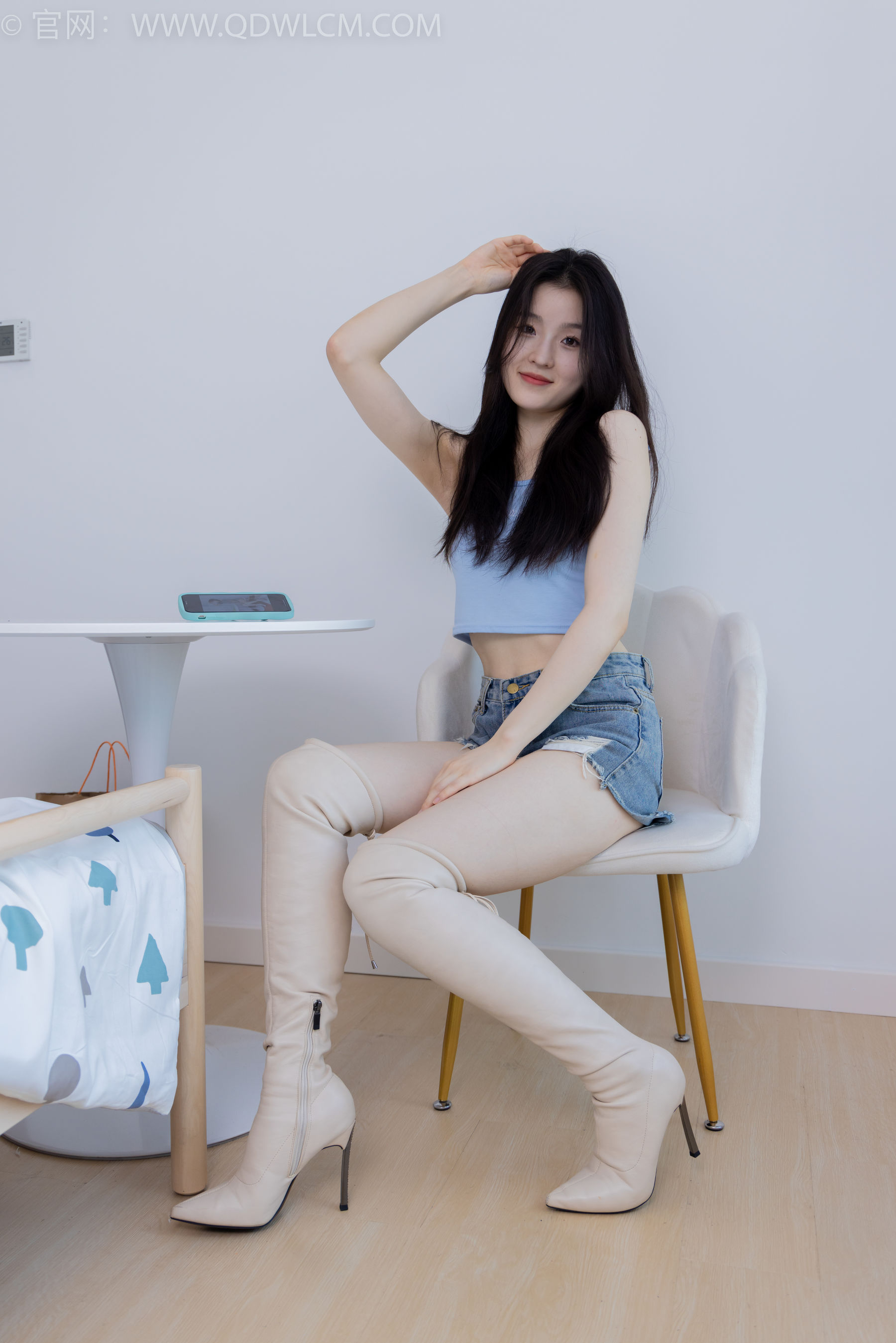 物恋传媒 No.2207 青柠 - 火红的夕阳/(180P)