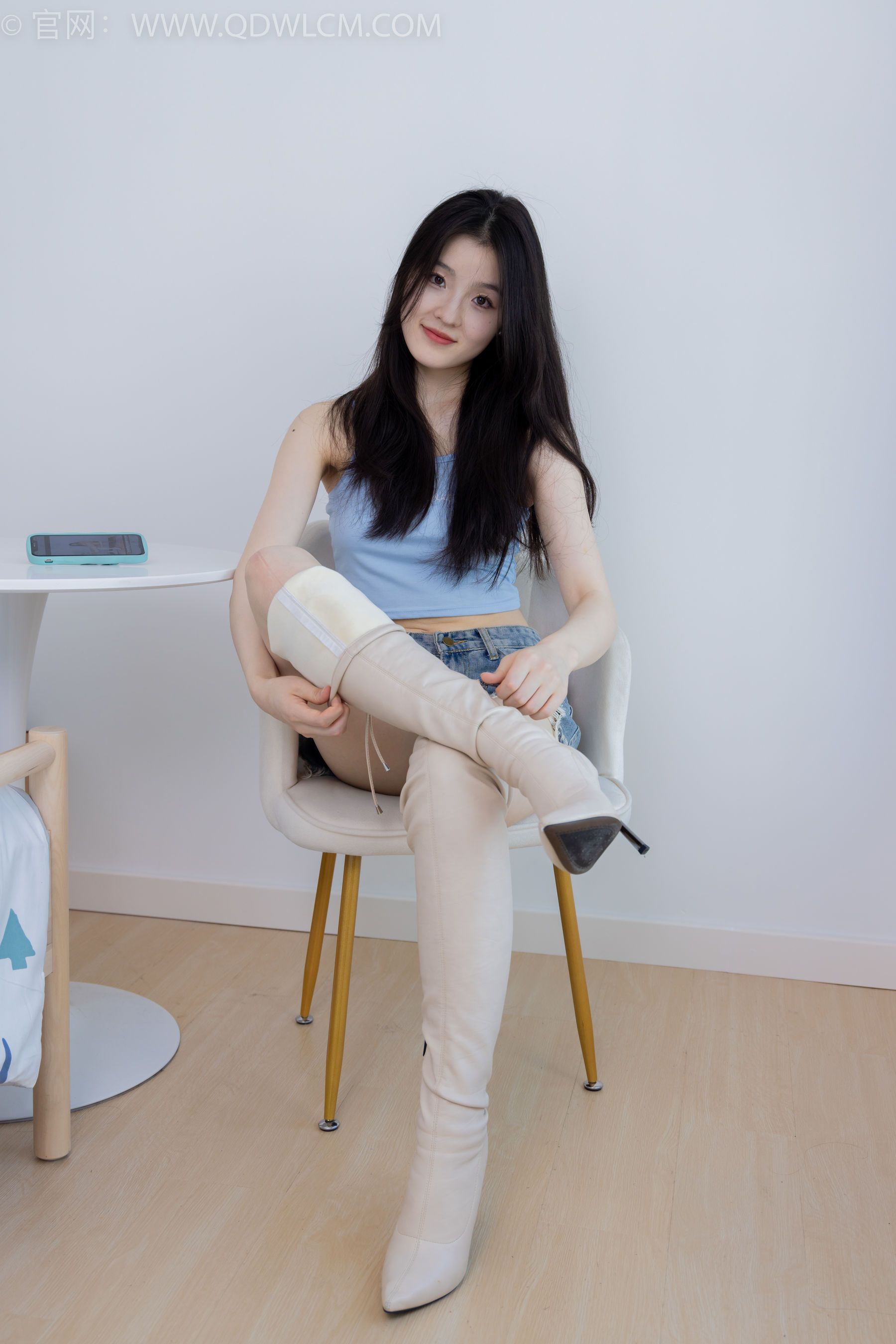 物恋传媒 No.2207 青柠 - 火红的夕阳/(180P)