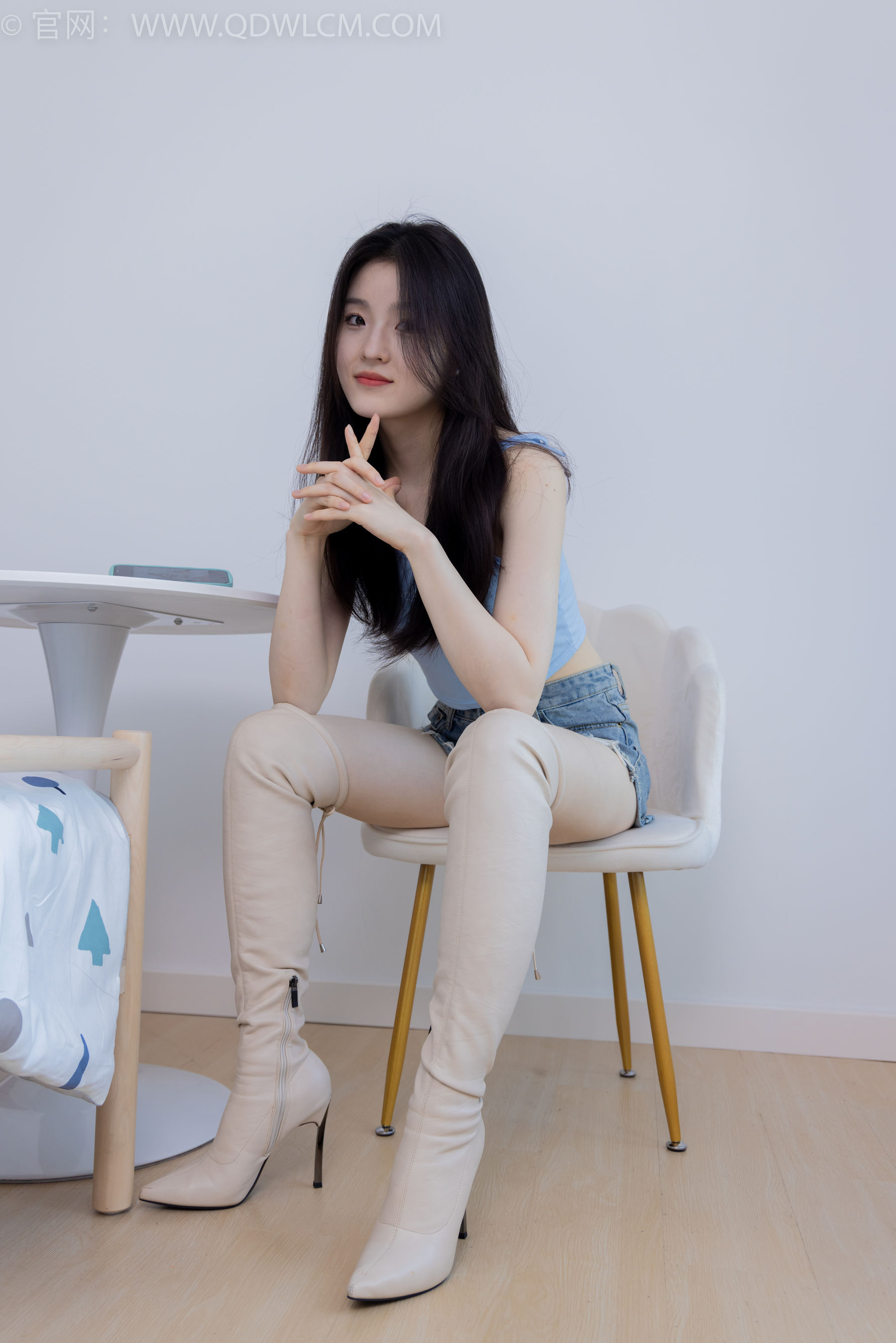 物恋传媒 No.2207 青柠 - 火红的夕阳/(180P)