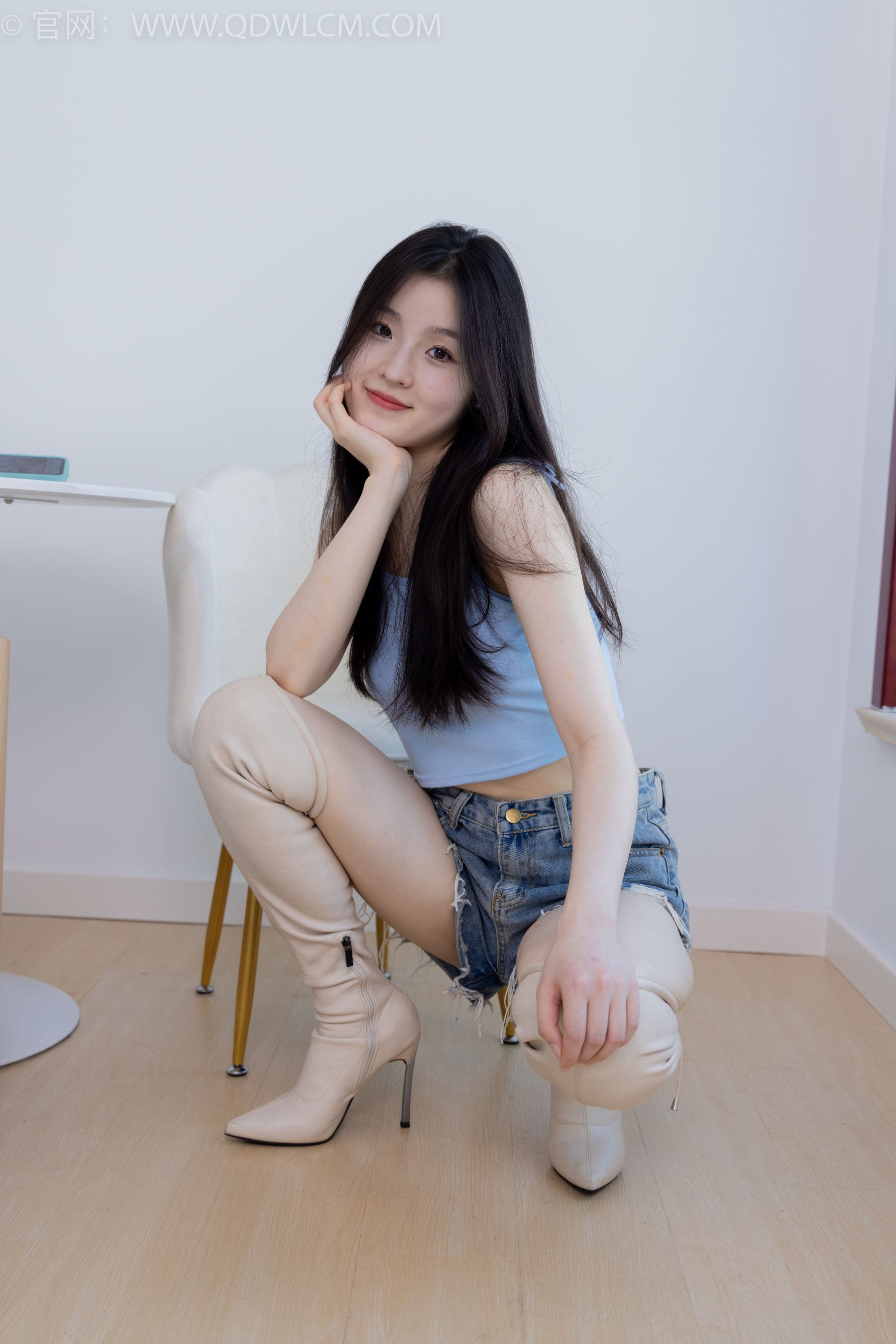 物恋传媒 No.2207 青柠 - 火红的夕阳/(180P)