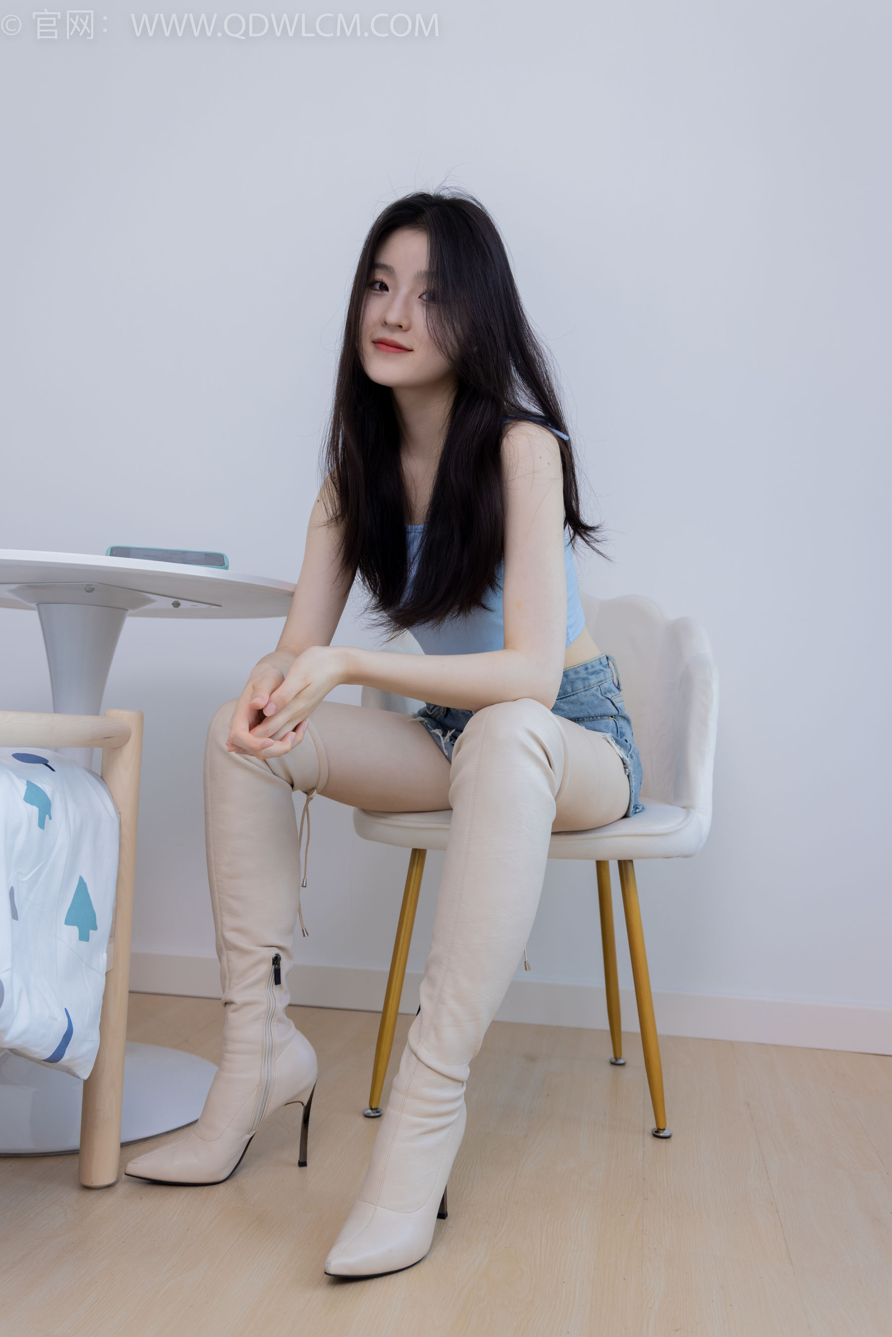 物恋传媒 No.2207 青柠 - 火红的夕阳/(180P)