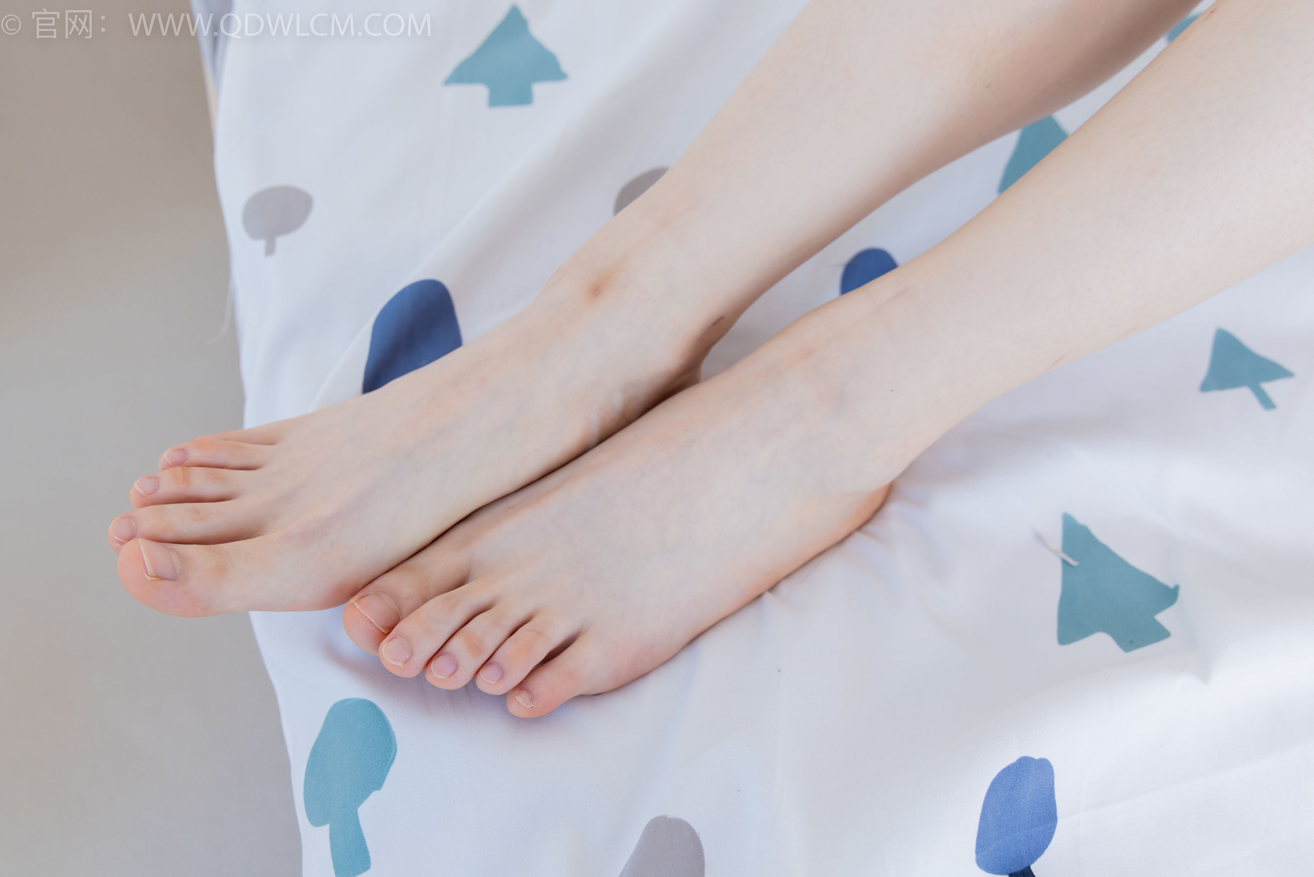 物恋传媒 No.2207 青柠 - 火红的夕阳/(180P)