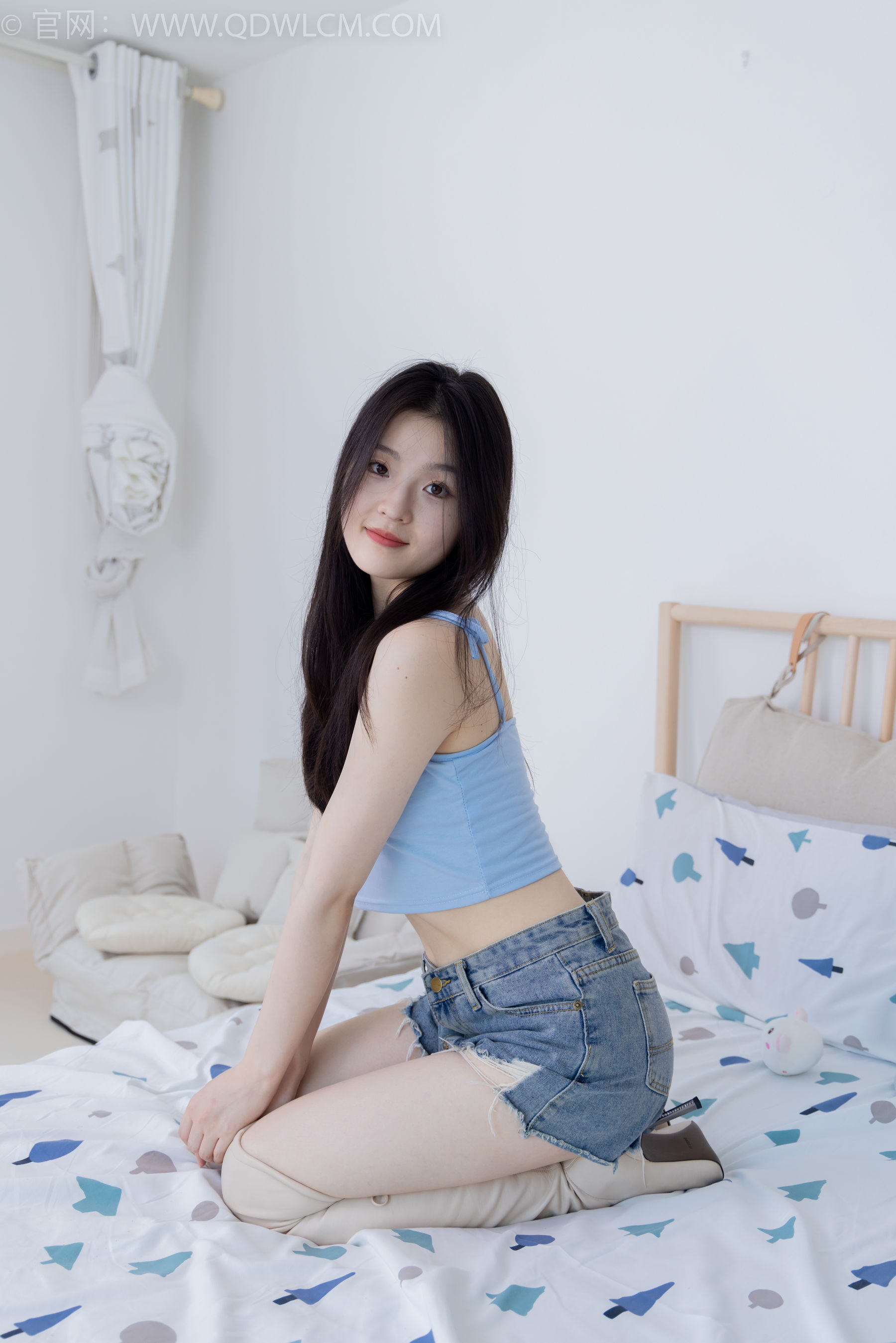 物恋传媒 No.2207 青柠 - 火红的夕阳/(180P)